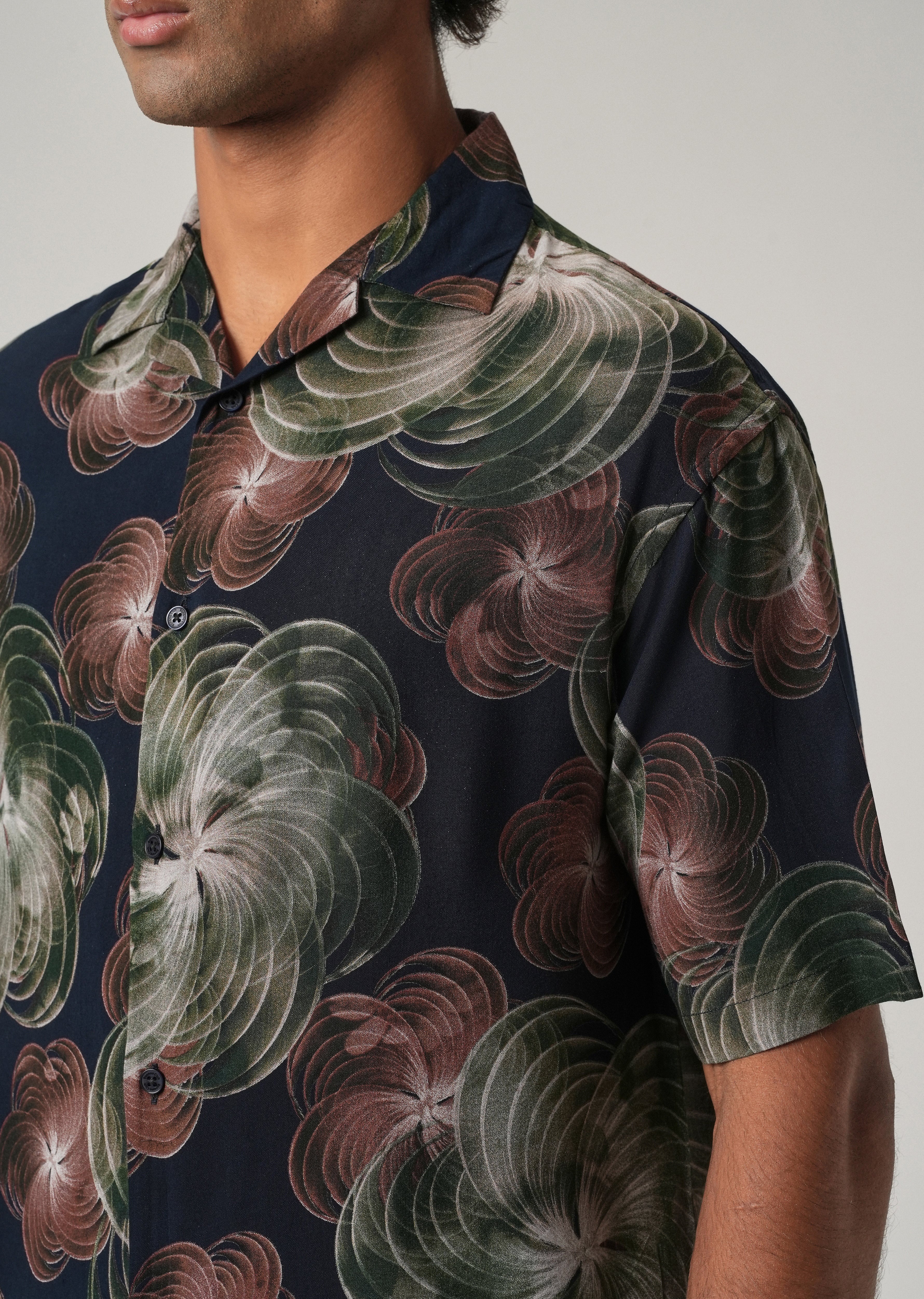 Abstract Floral Oversized Feather Shirt - Image 5