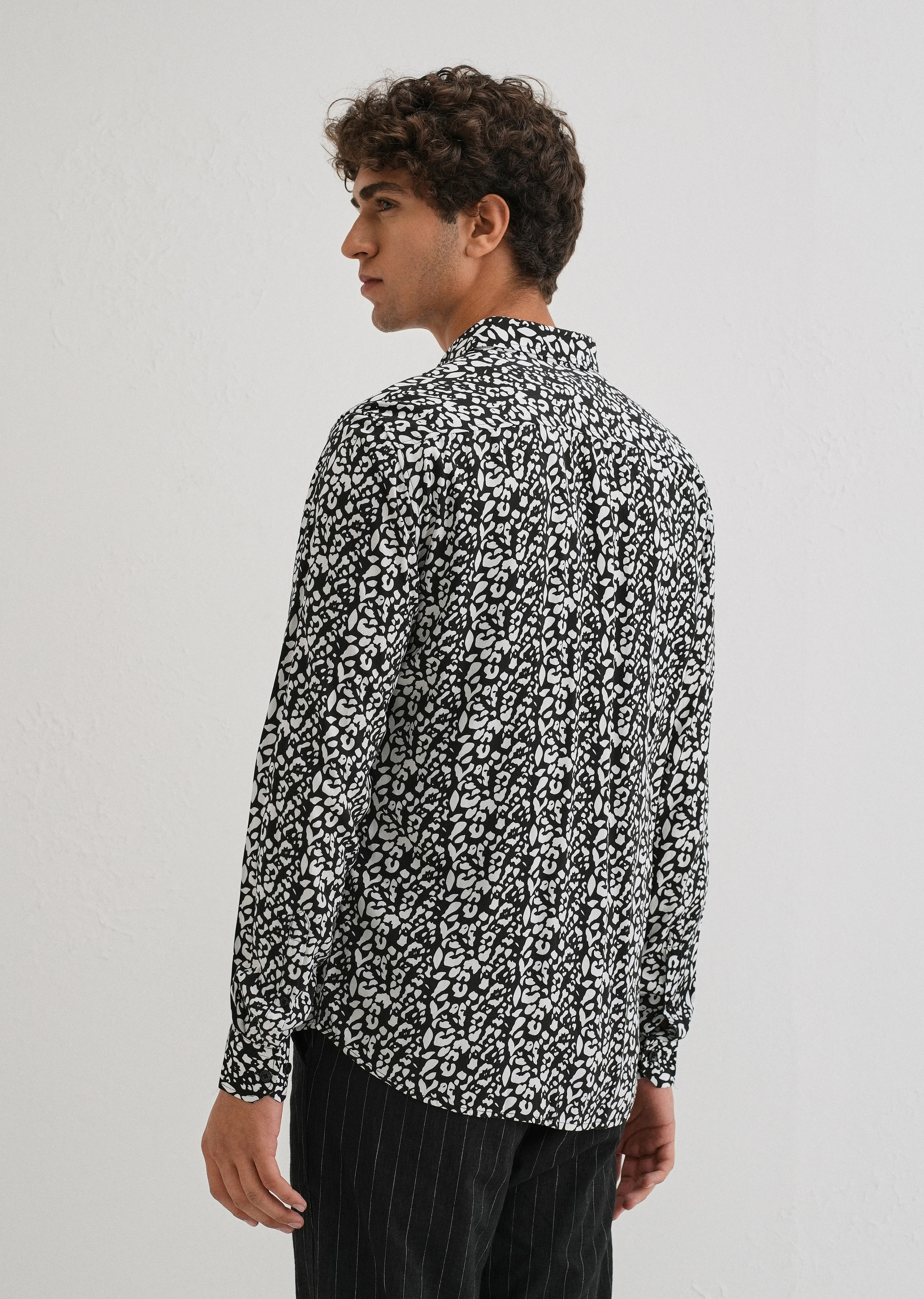Achromatic Rosette Print Full sleeve shirt - Image 2