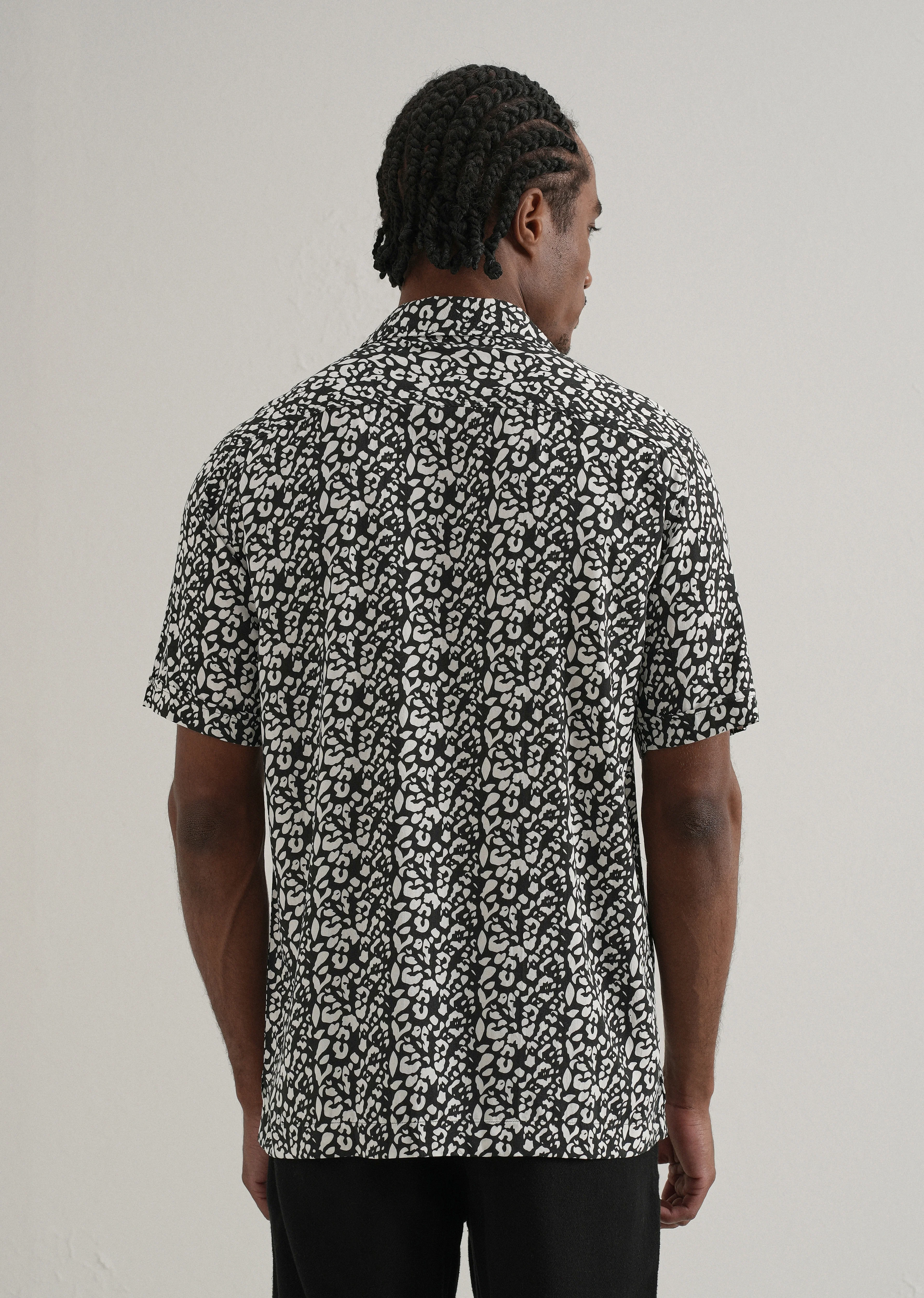Achromatic Rosette Print Half Sleeve Shirt - Image 2
