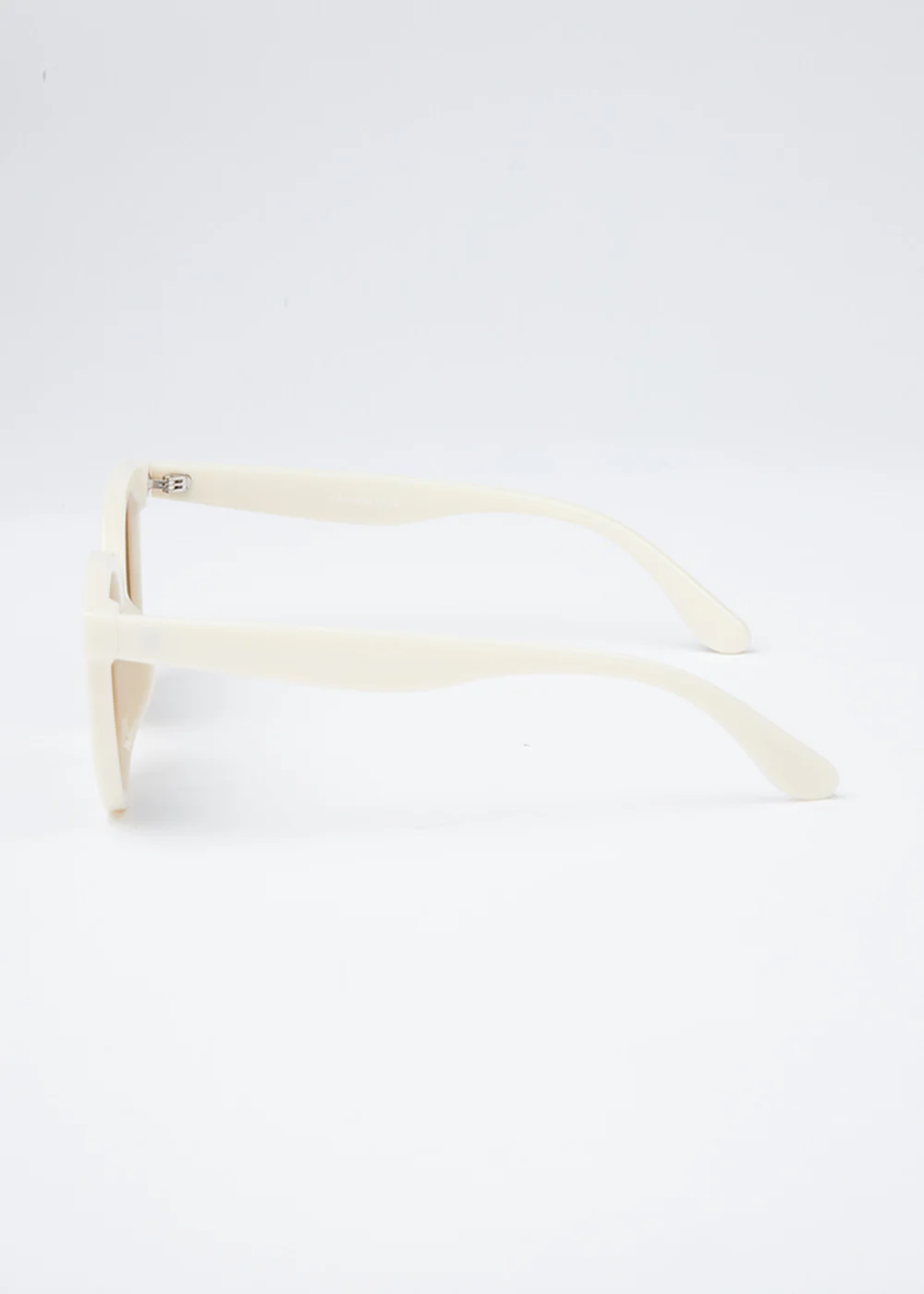 Artic Aura Unisex Oval Sunglasses - Image 5
