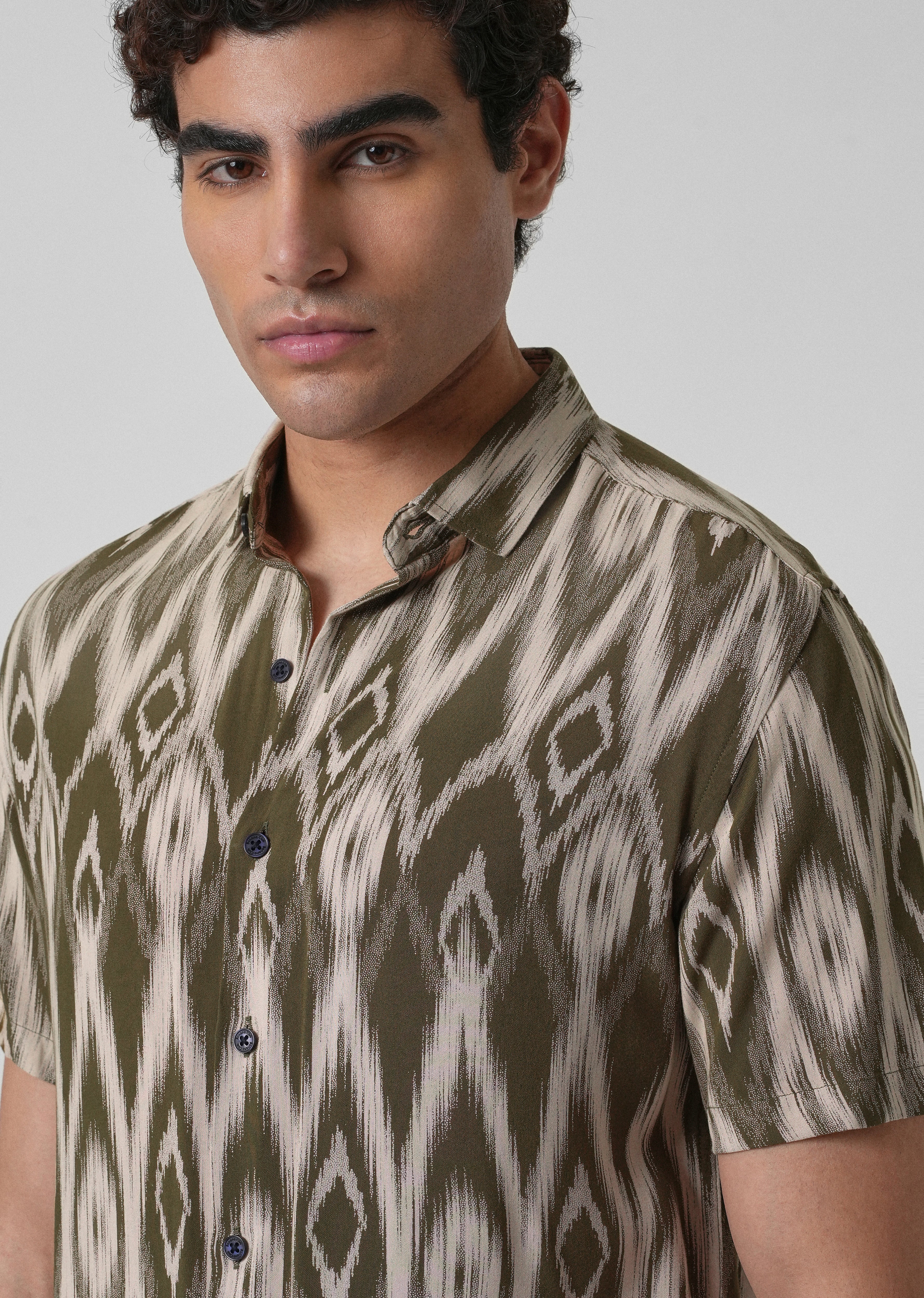 Ikat Olive Feather shirt - Image 5