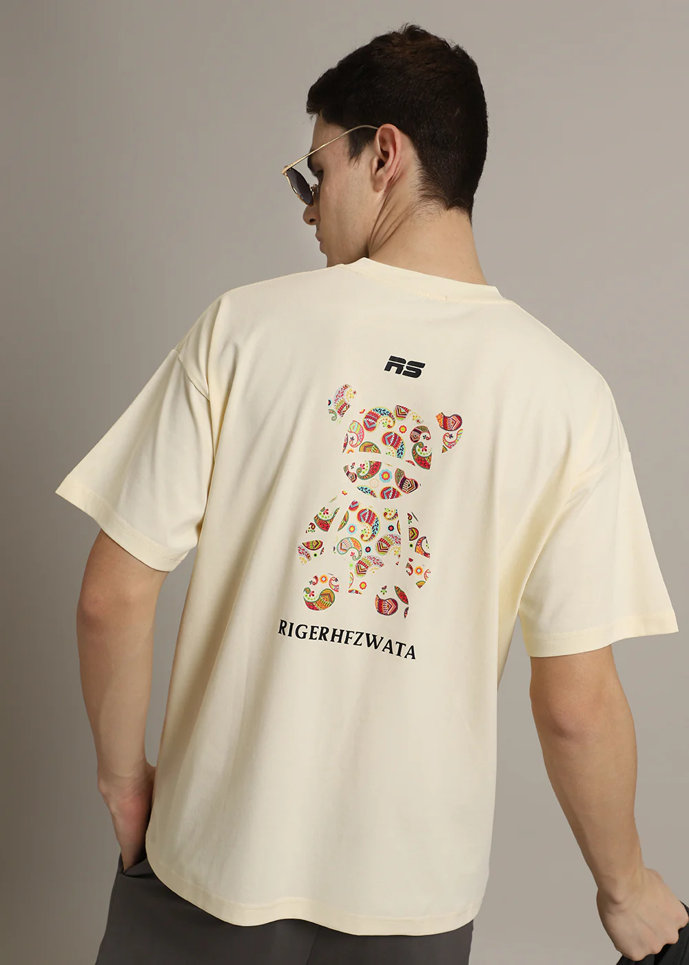 Bearsy Paisley Cream Oversized T-shirt - Image 11