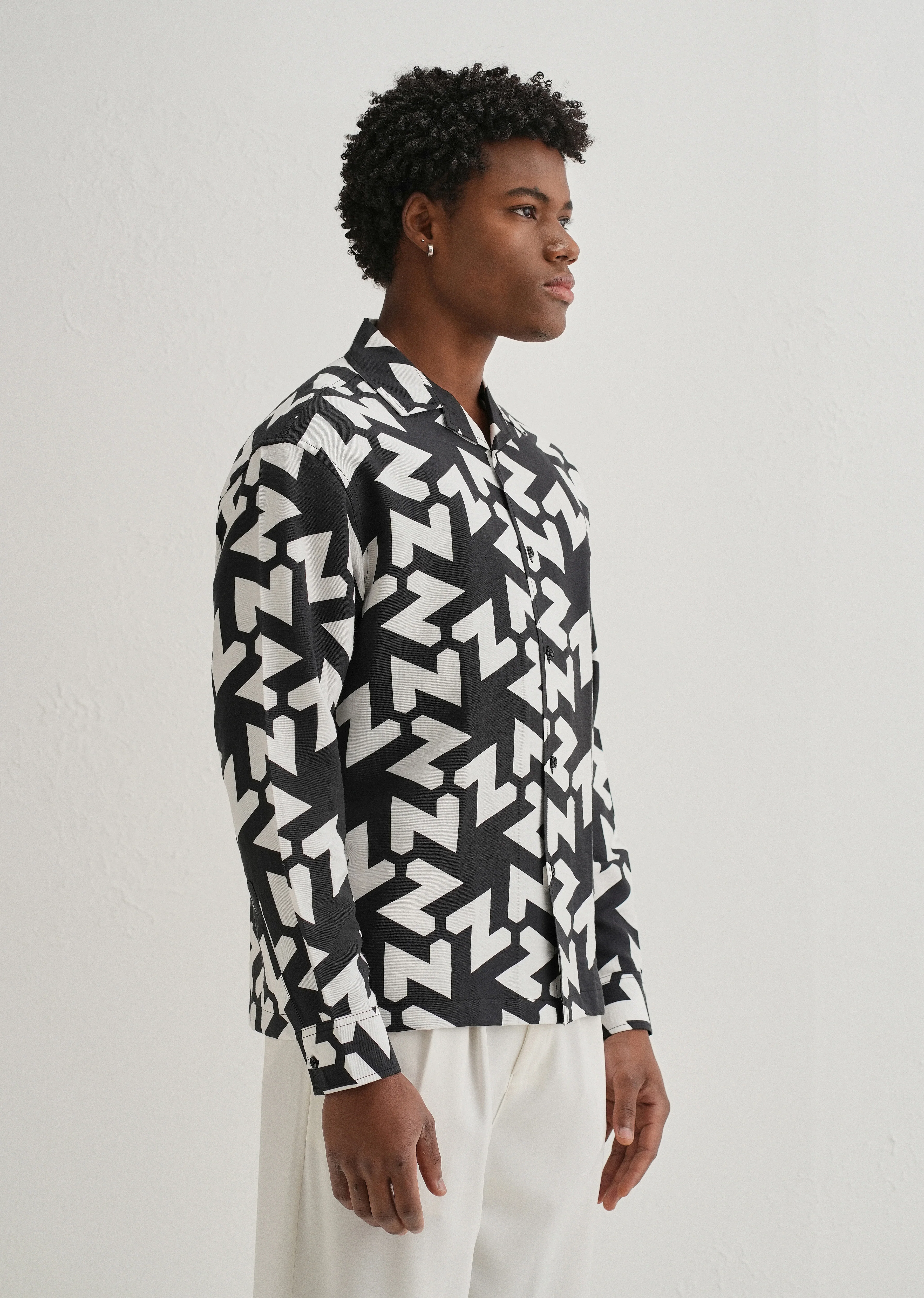 Black Abstract Chevron Pattern Printed Shirt - Image 4