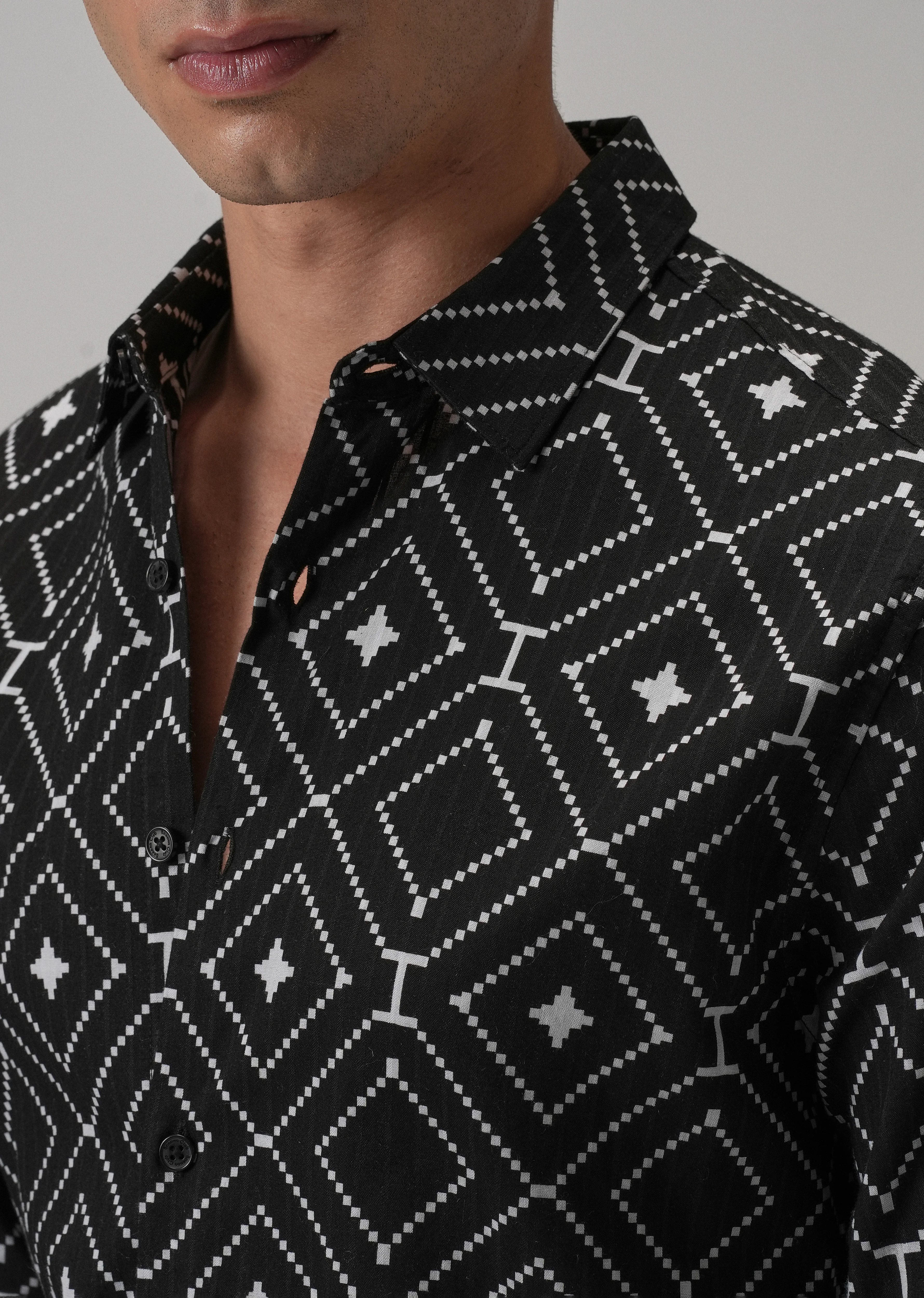 Black Diamond Pattern Print Shirt - Image 5