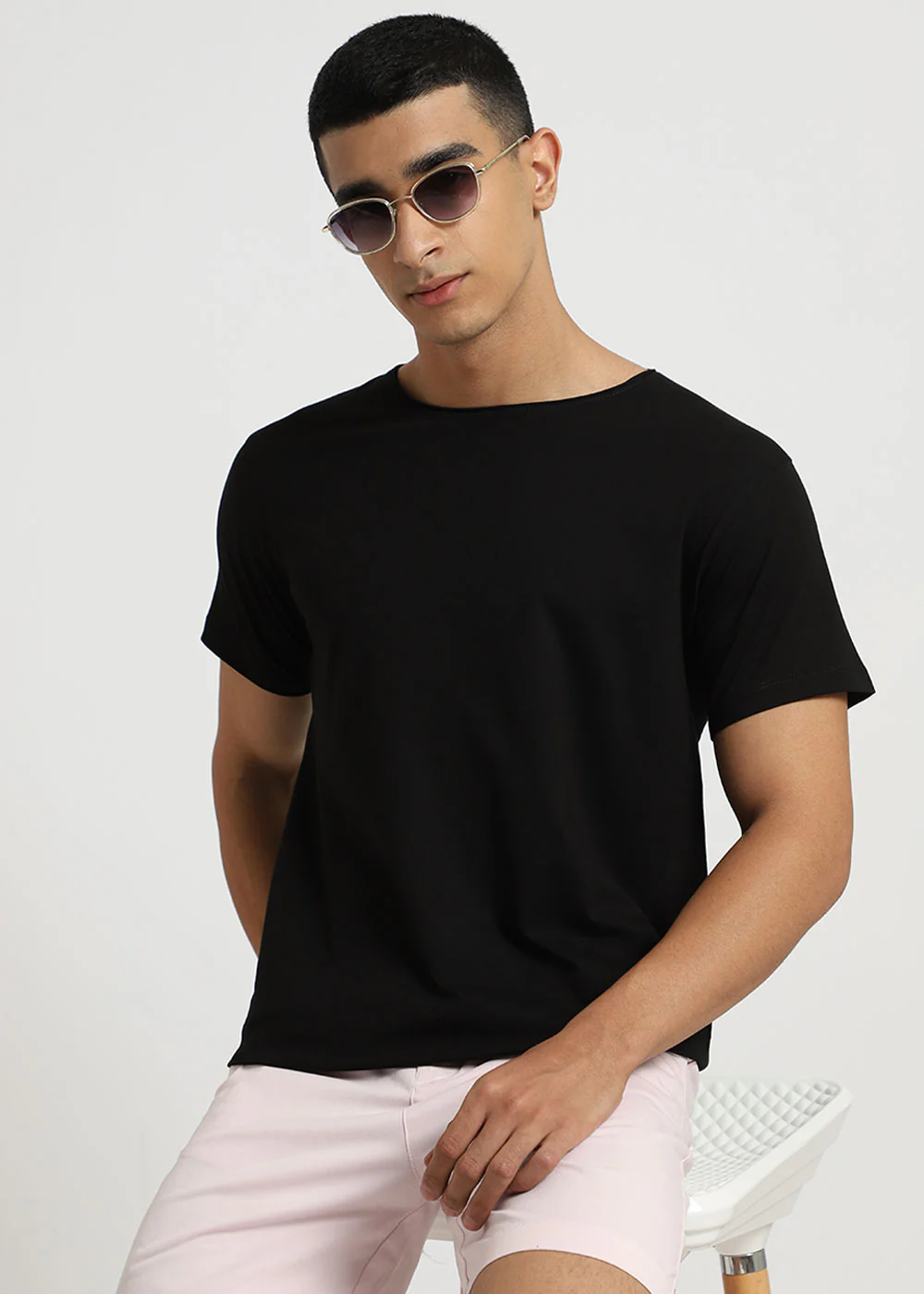 Black Plain Round Neck T-shirt - Image 2