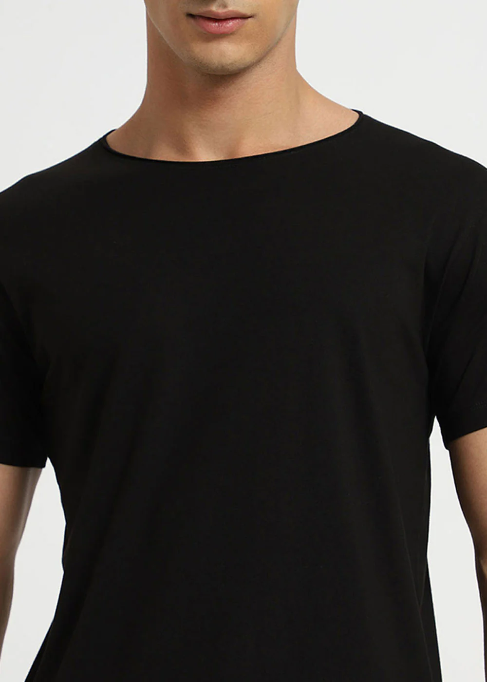 Black Plain Round Neck T-shirt - Image 3