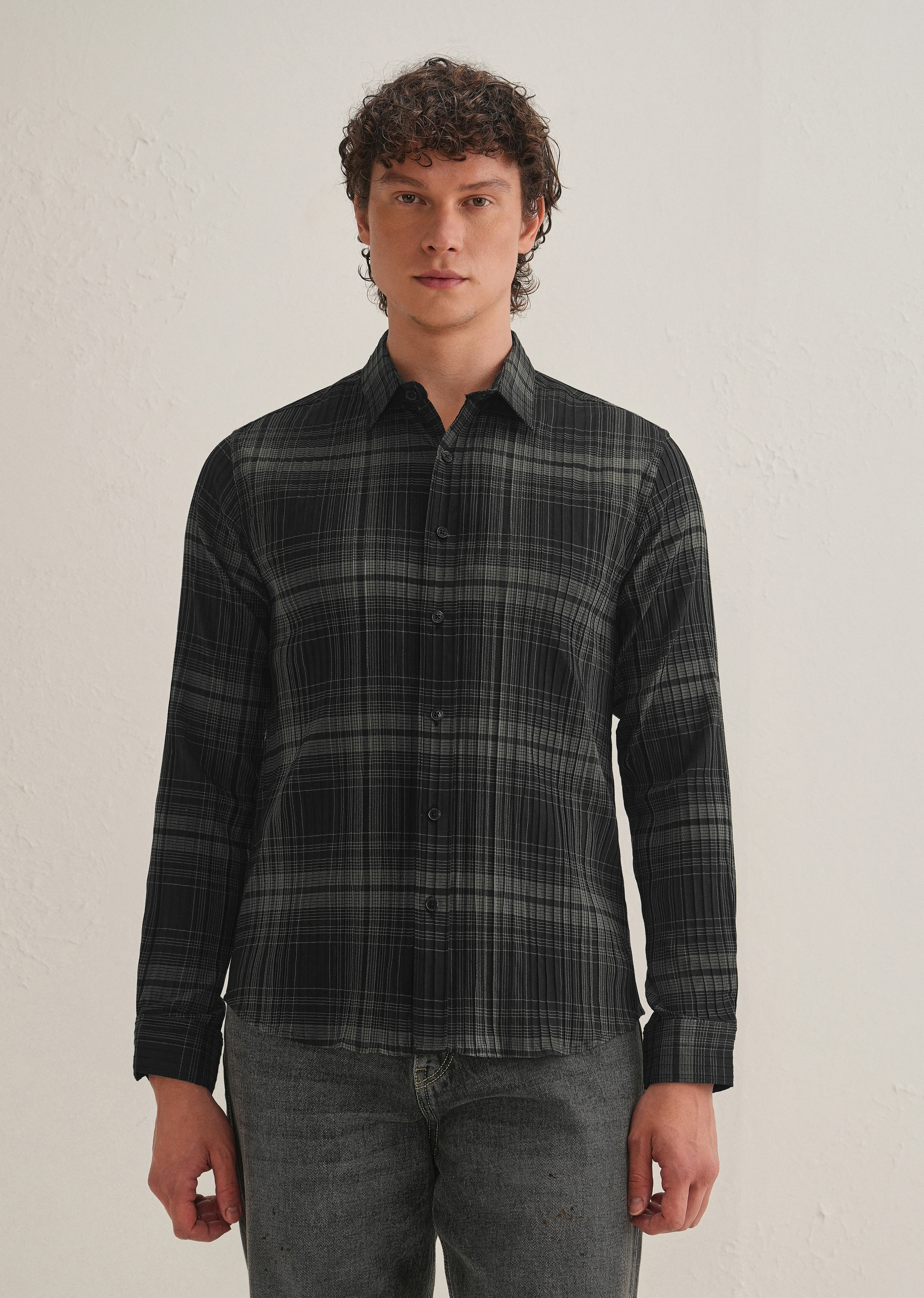 Black Self-Pleated Check Shirt - Image 3