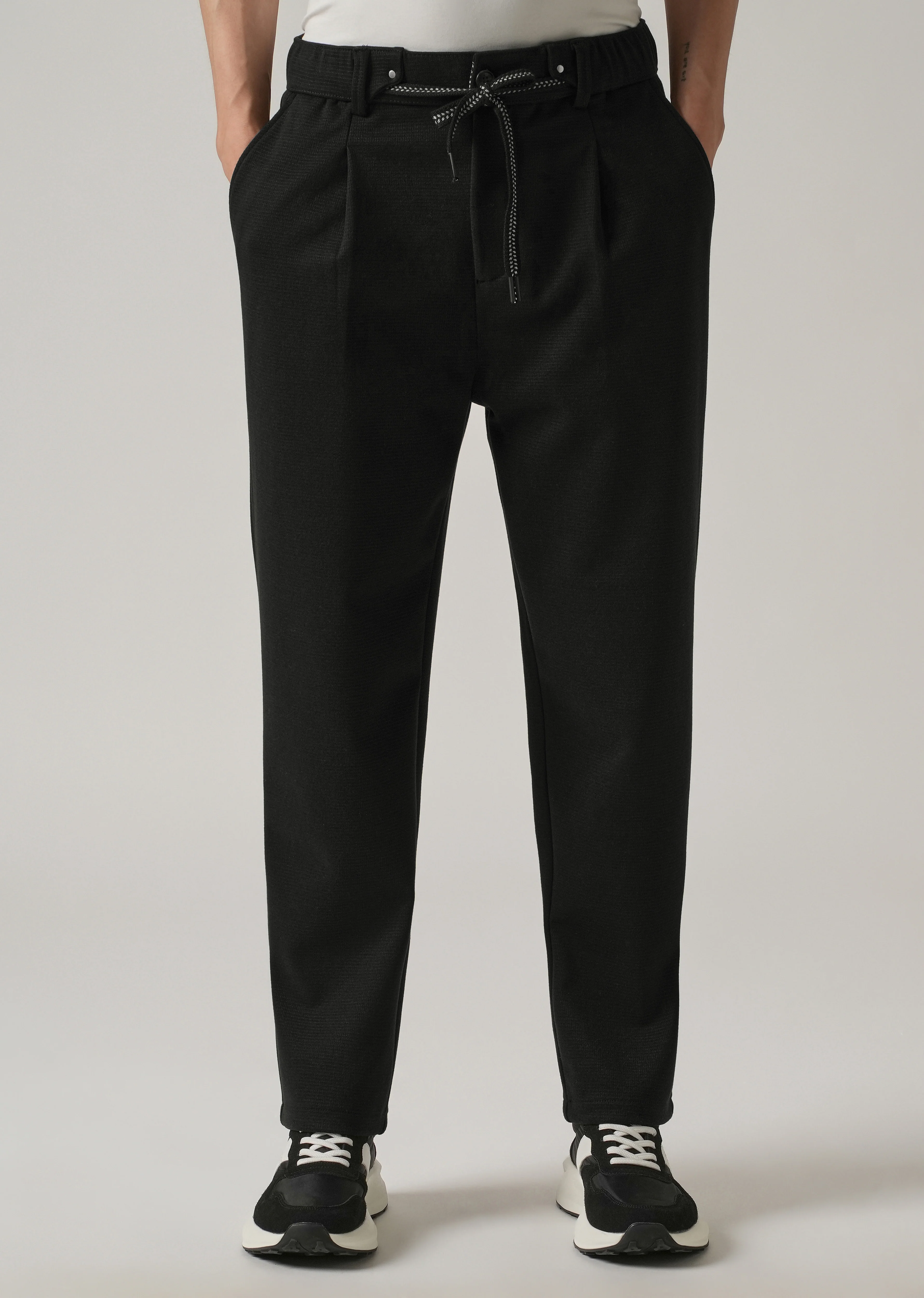 Black Textured Pleated Drawstring Pant - Image 3