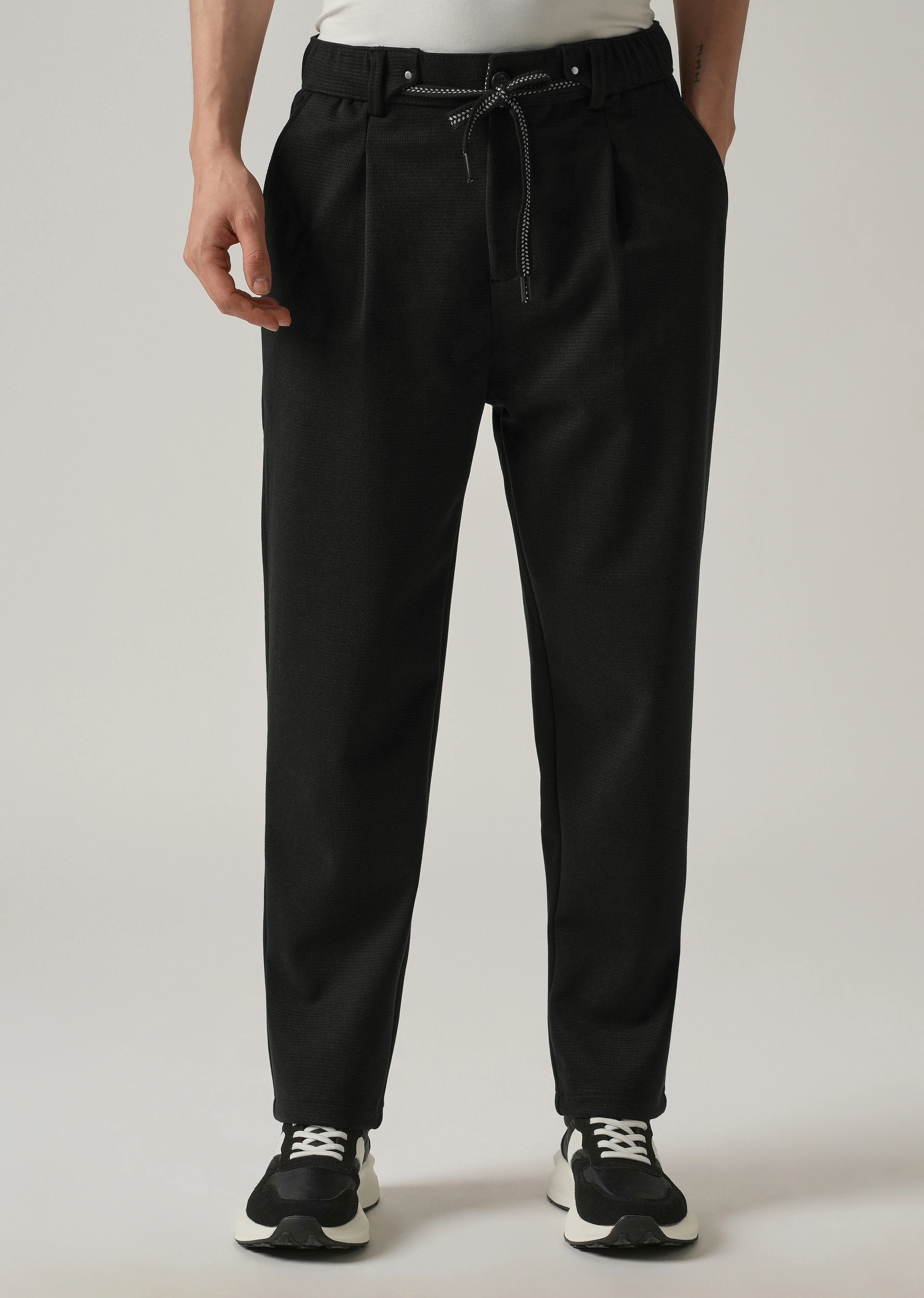 Black Textured Pleated Drawstring Pant - Image 7