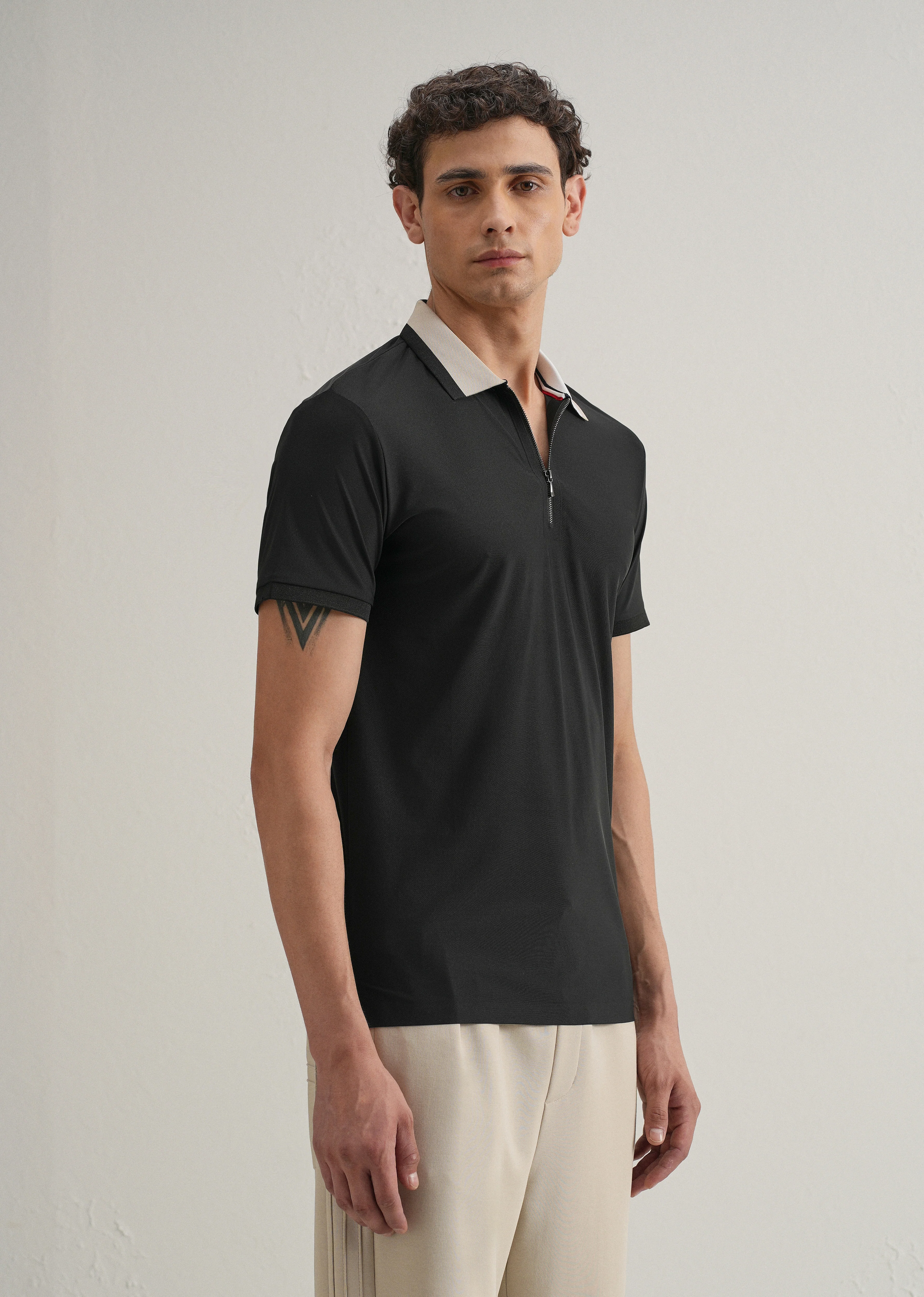 Black Zipper Polo Collar Seamless T-shirt - Image 4