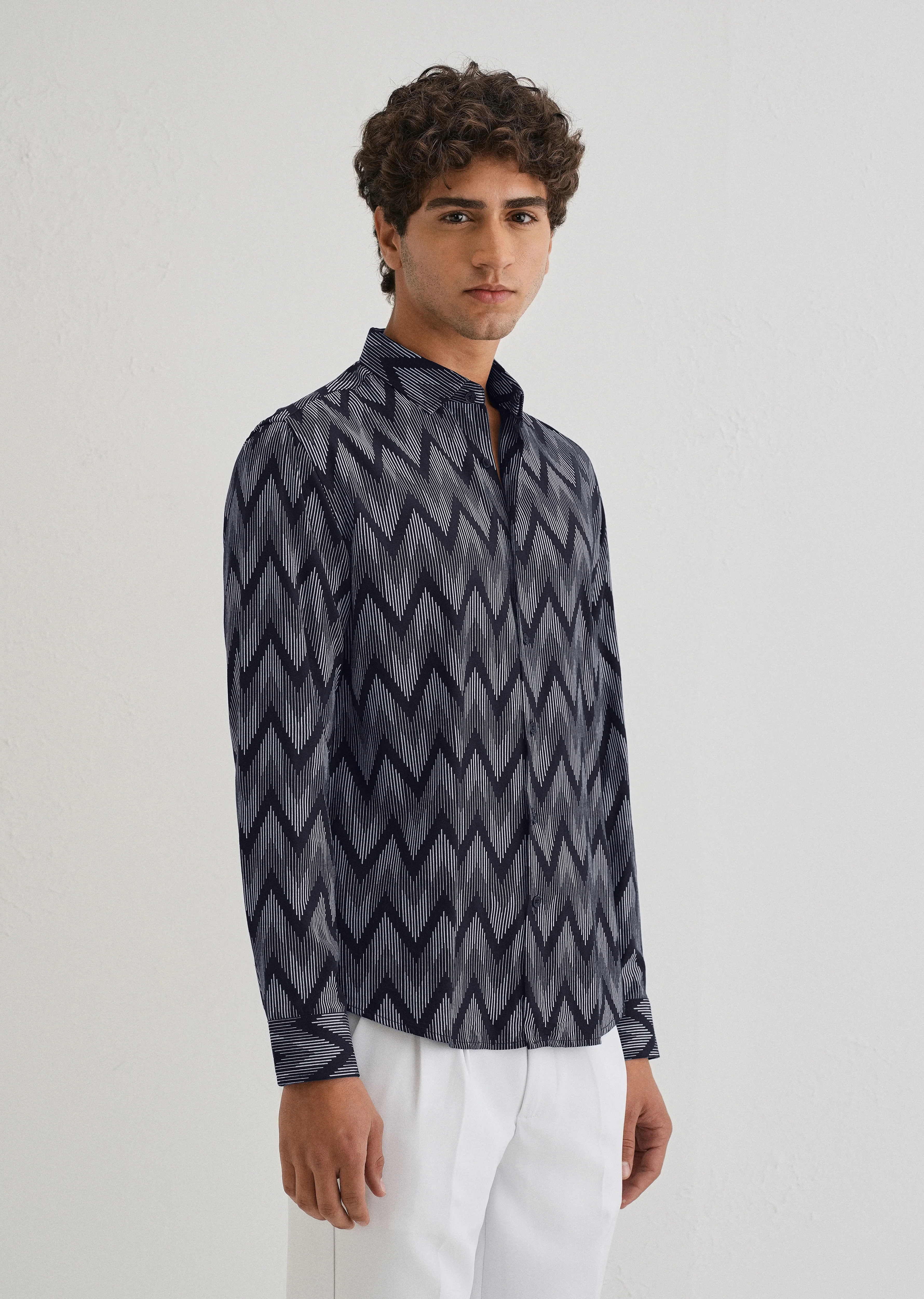 Blue Chevron Printed Shirt - Image 4