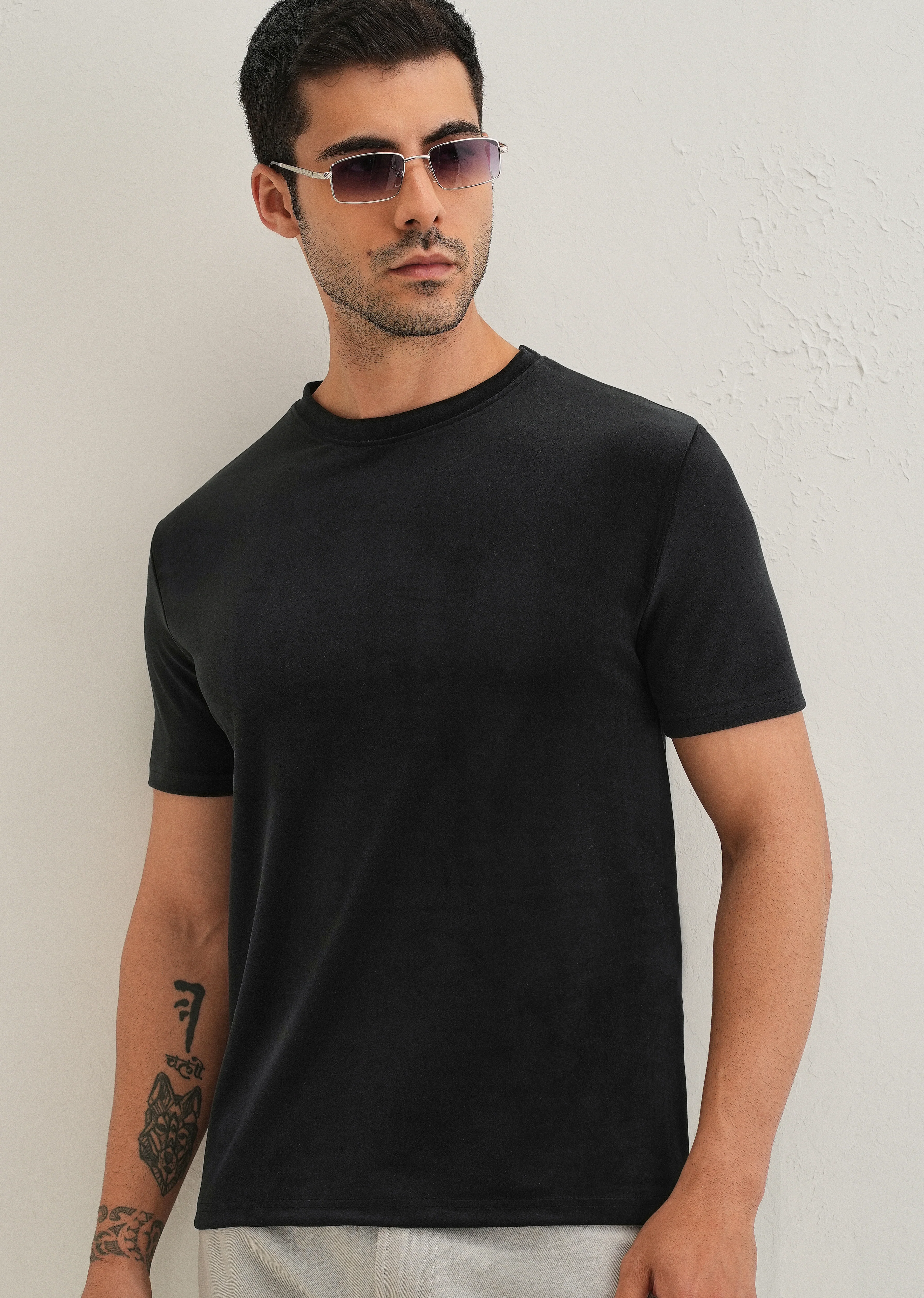 Bold Black Plain Suede T-shirt - Image 7