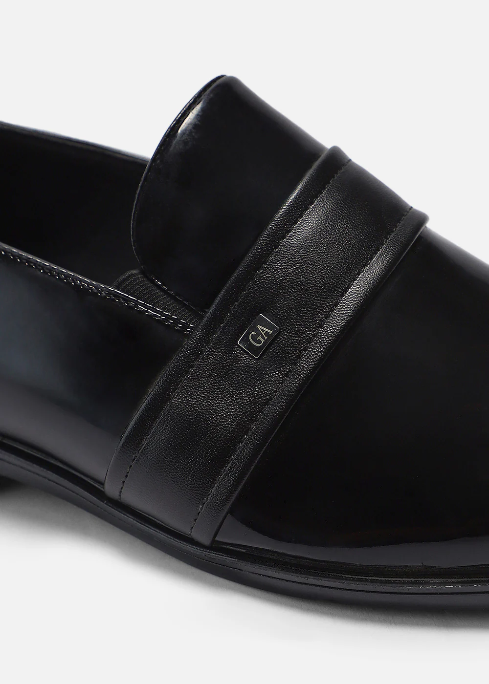 Cut Pattern Black Loafer - Image 3