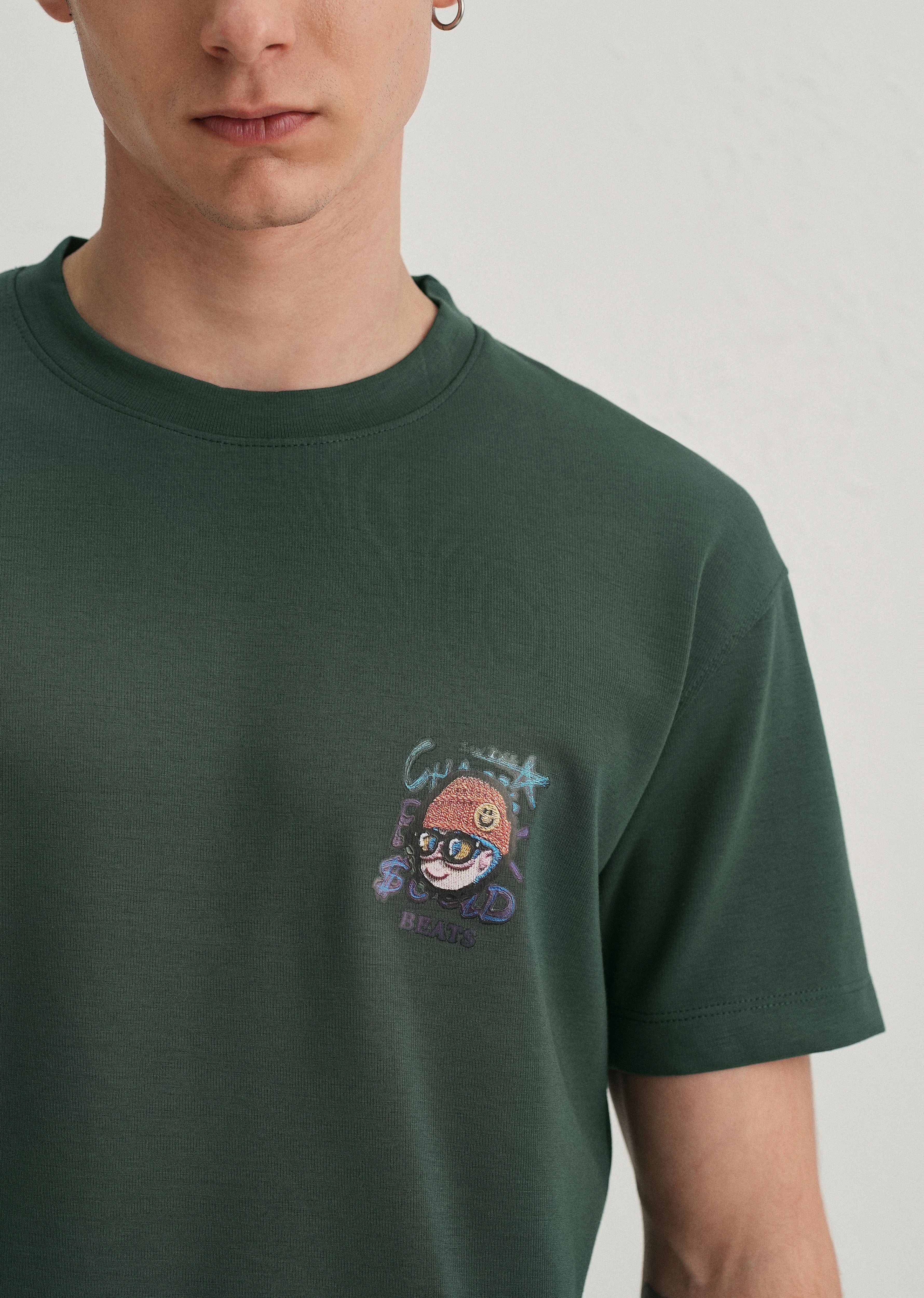 Dark Green Textured Back Print T-Shirt - Image 2