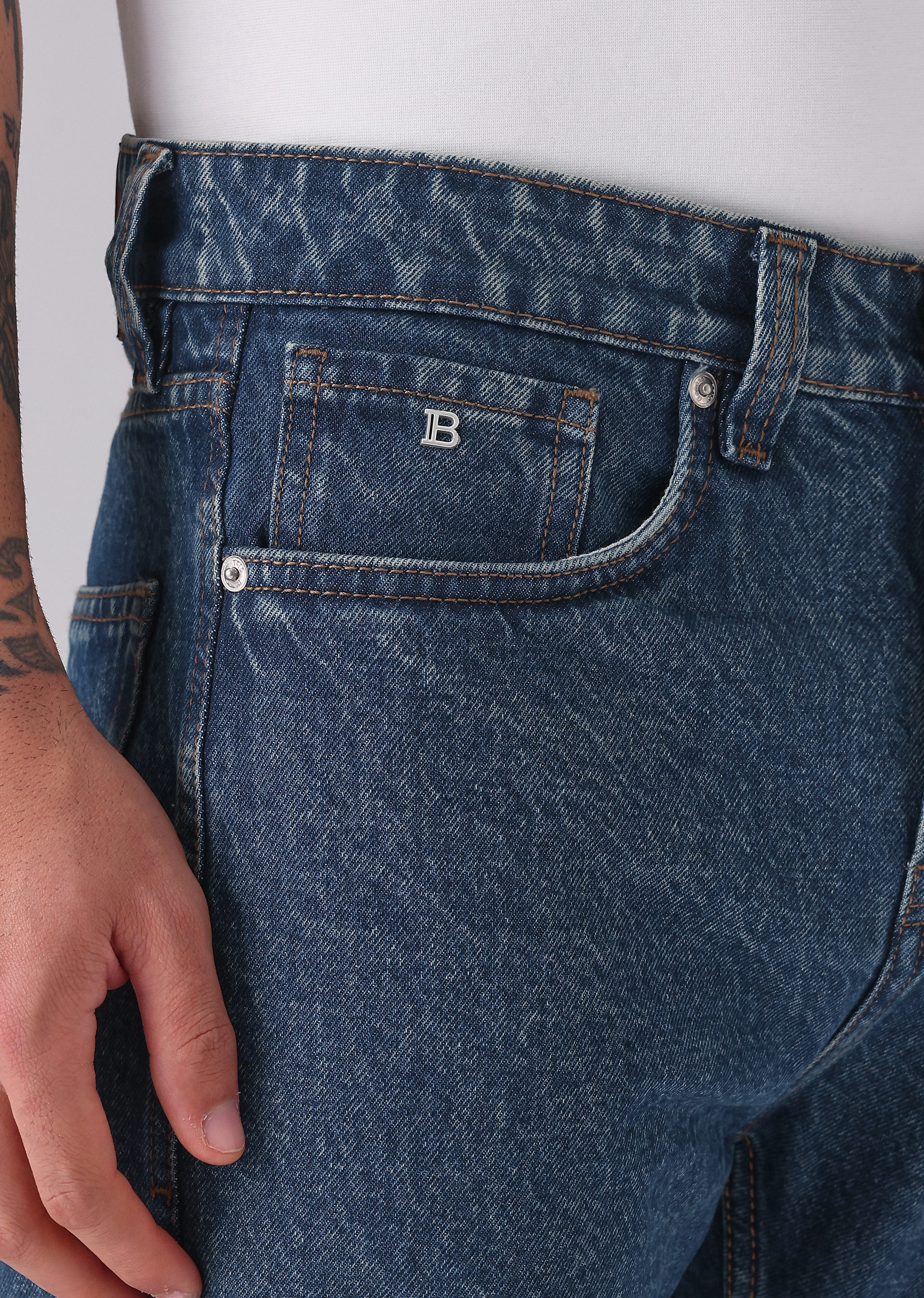 Dark Wash Carrot Fit Jeans - Image 5