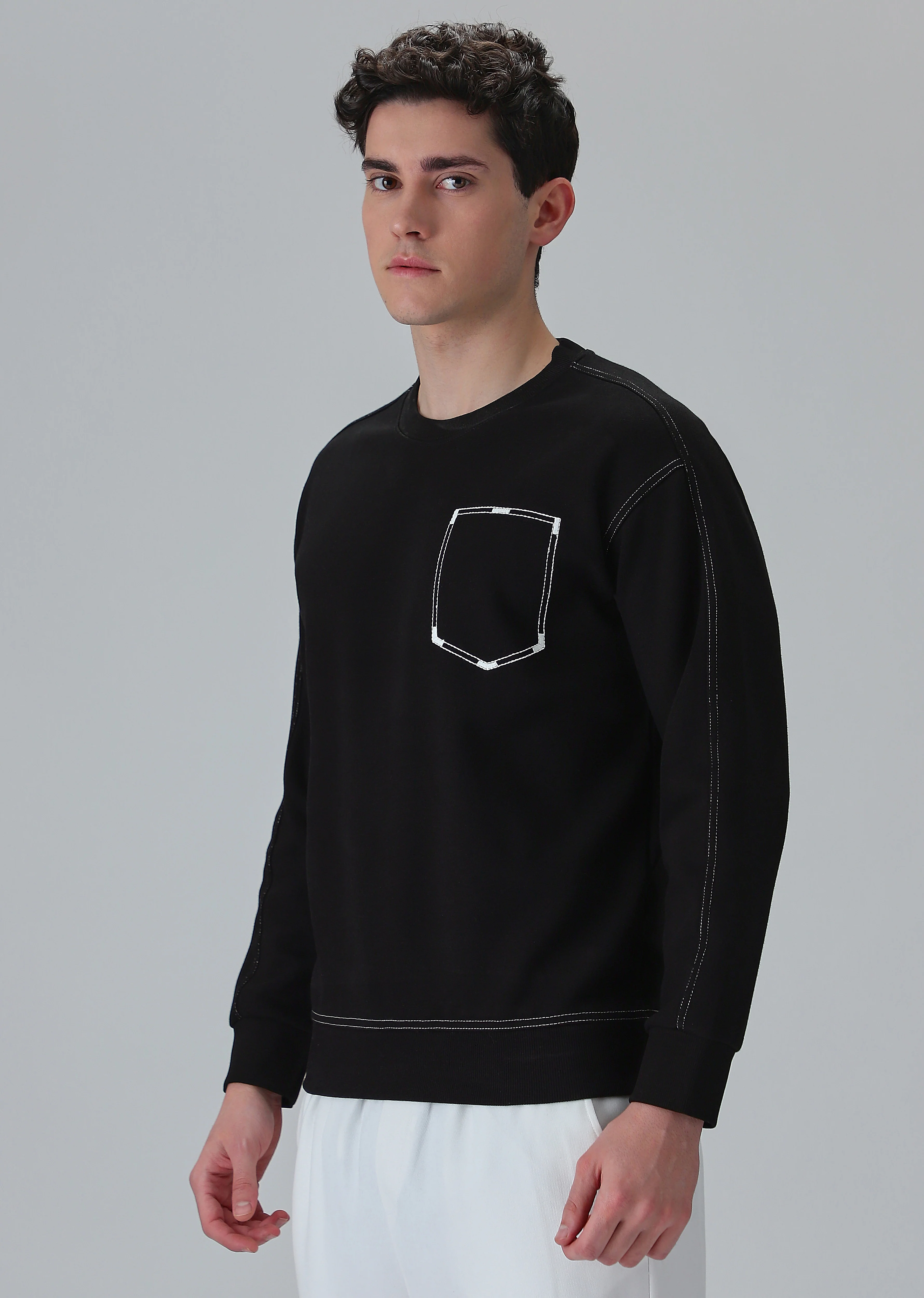 Embro Pocket Black Sweatshirt - Image 4