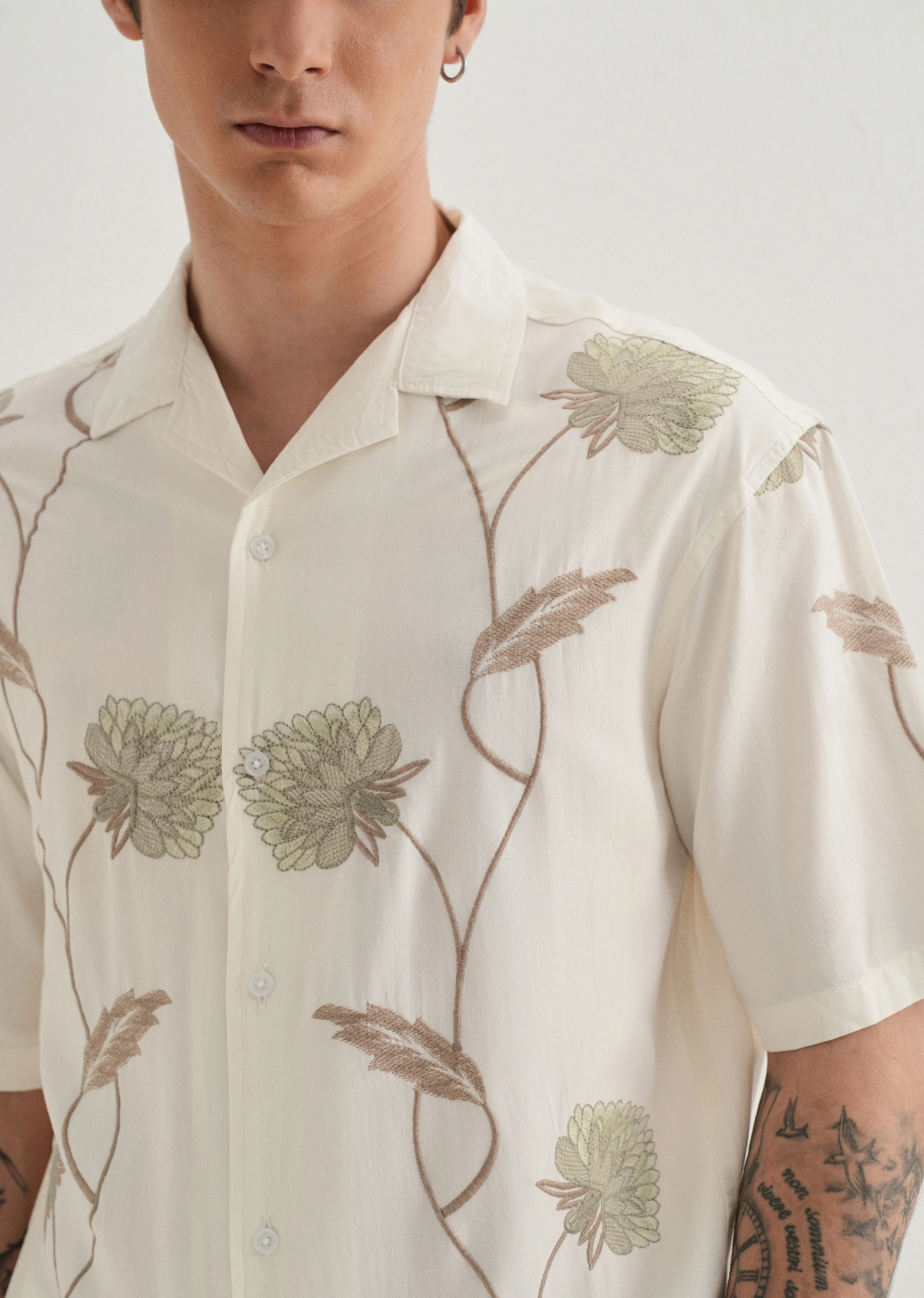 Green Floral Front Embroidery Shirt - Image 2