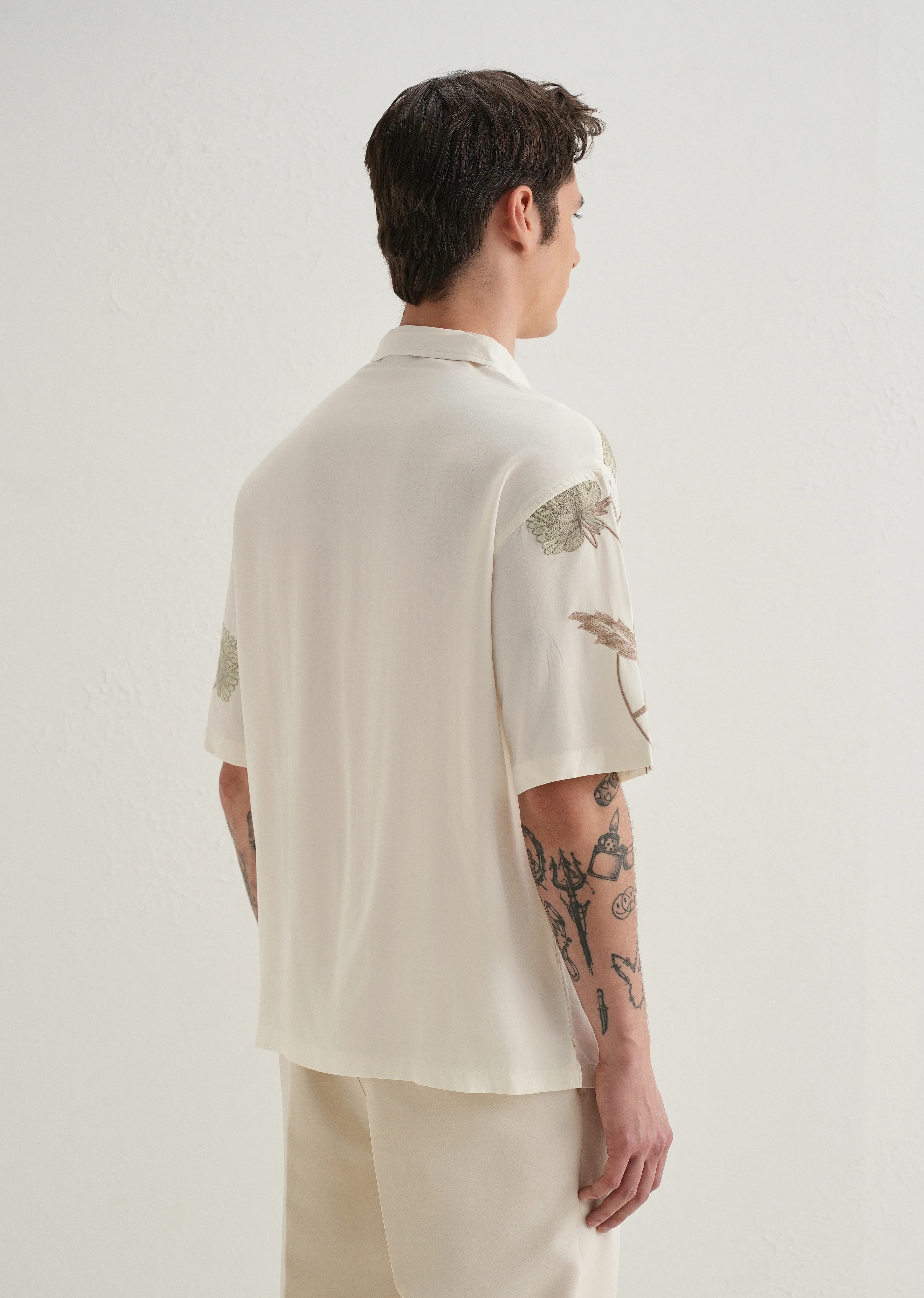Green Floral Front Embroidery Shirt - Image 3