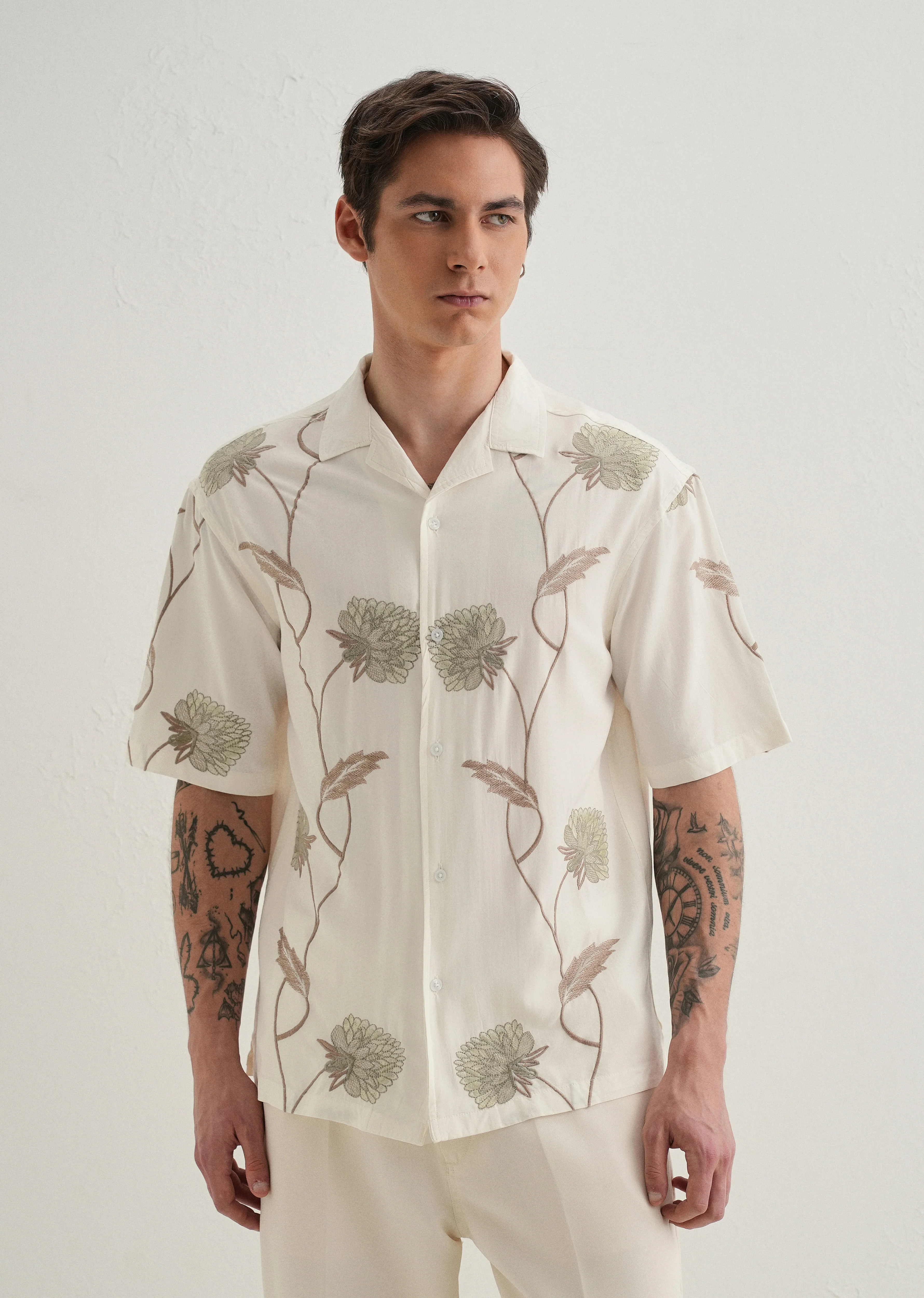 Green Floral Front Embroidery Shirt - Image 4