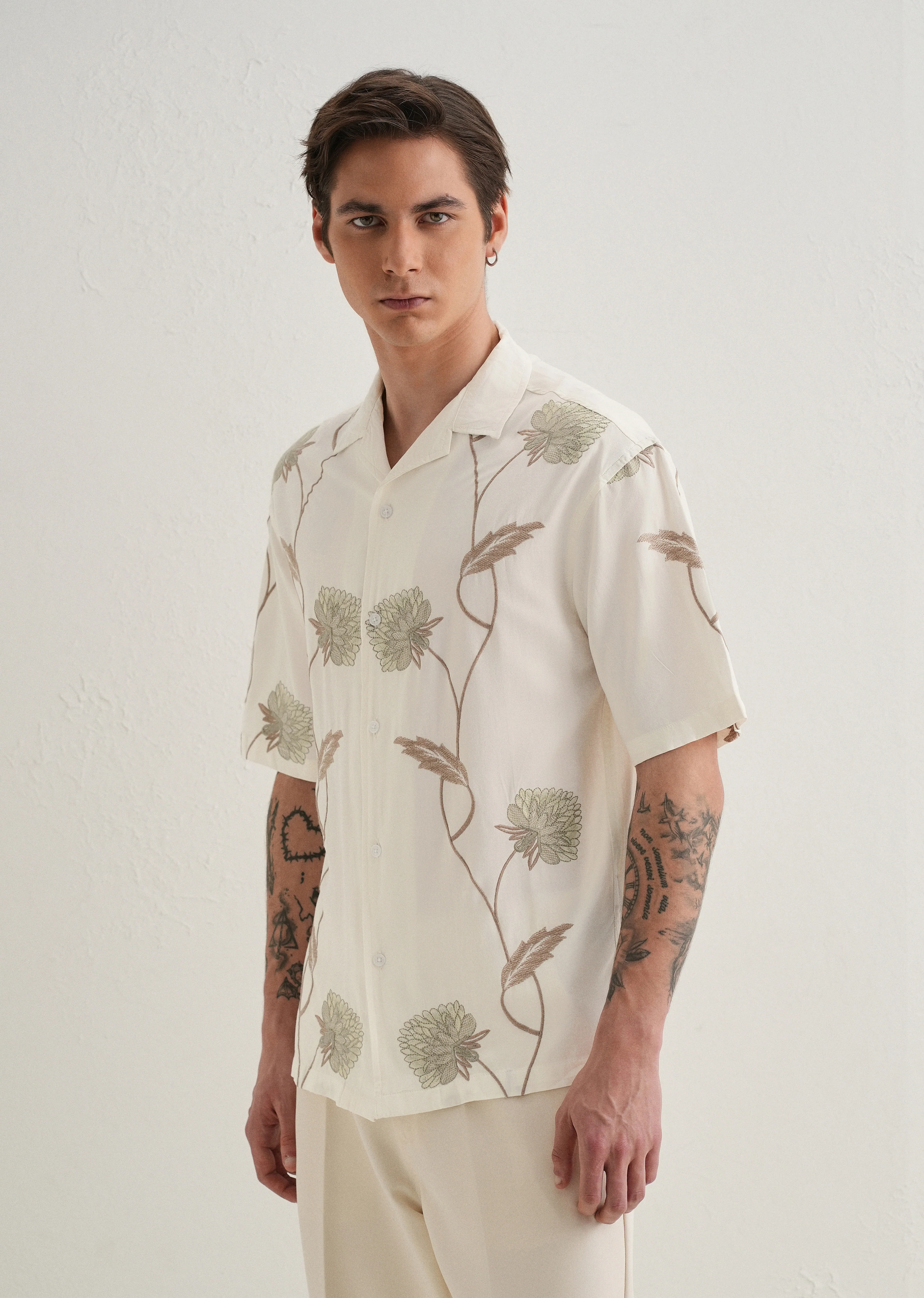 Green Floral Front Embroidery Shirt - Image 5