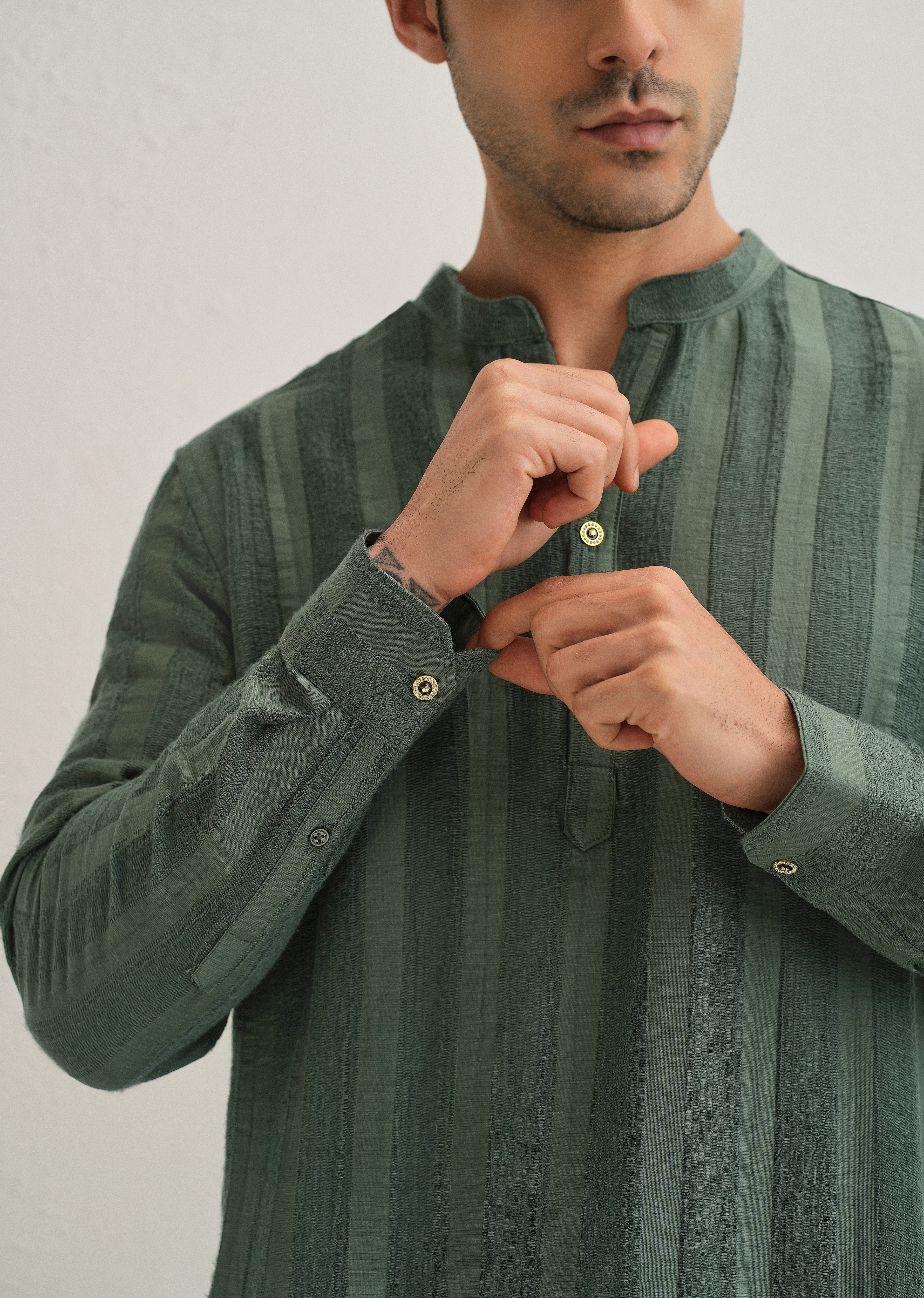 Green Textured Vertical Stripe Kurta - Image 2
