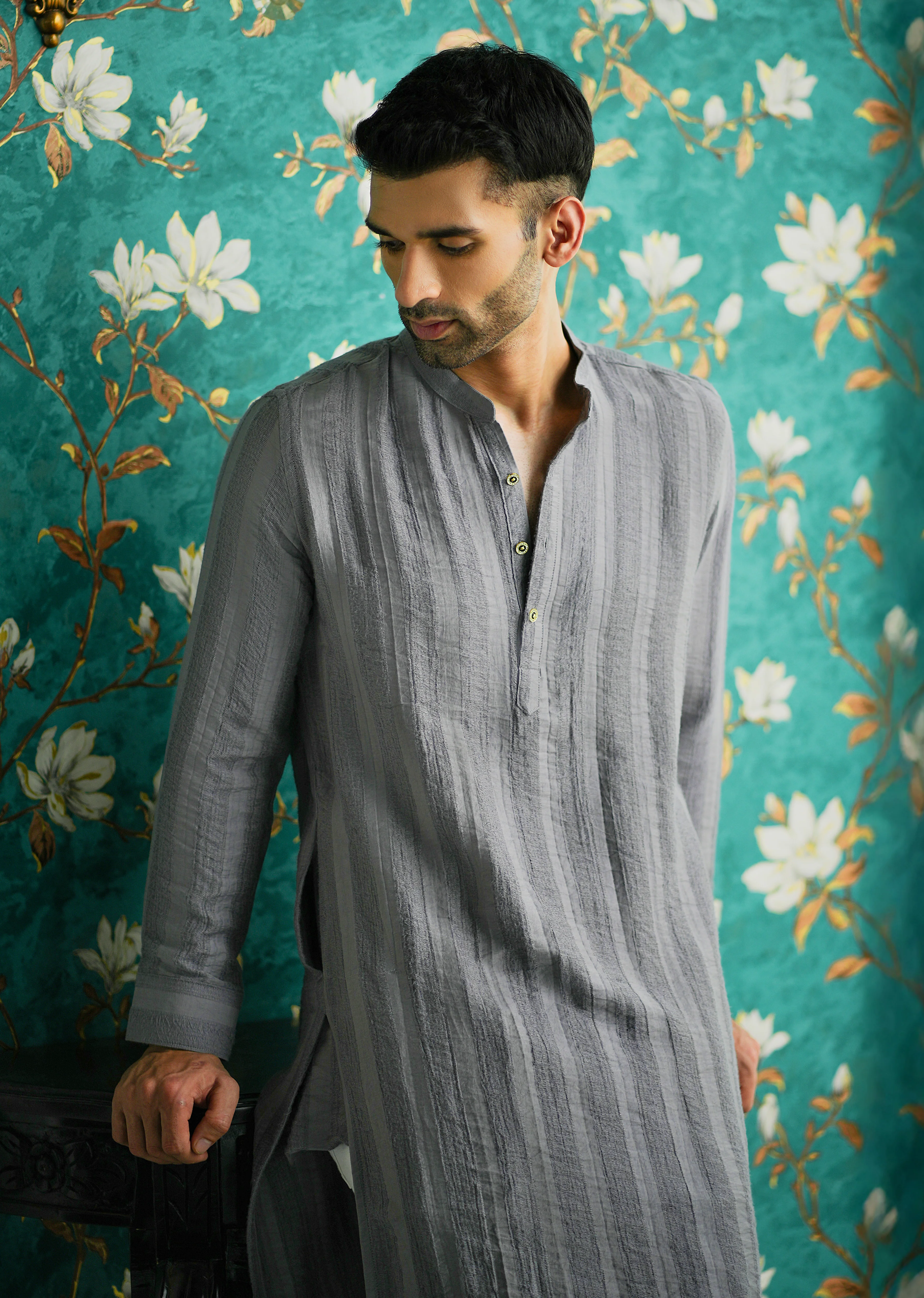 Grey Textured Vertical Stripe Kurta - Image 2