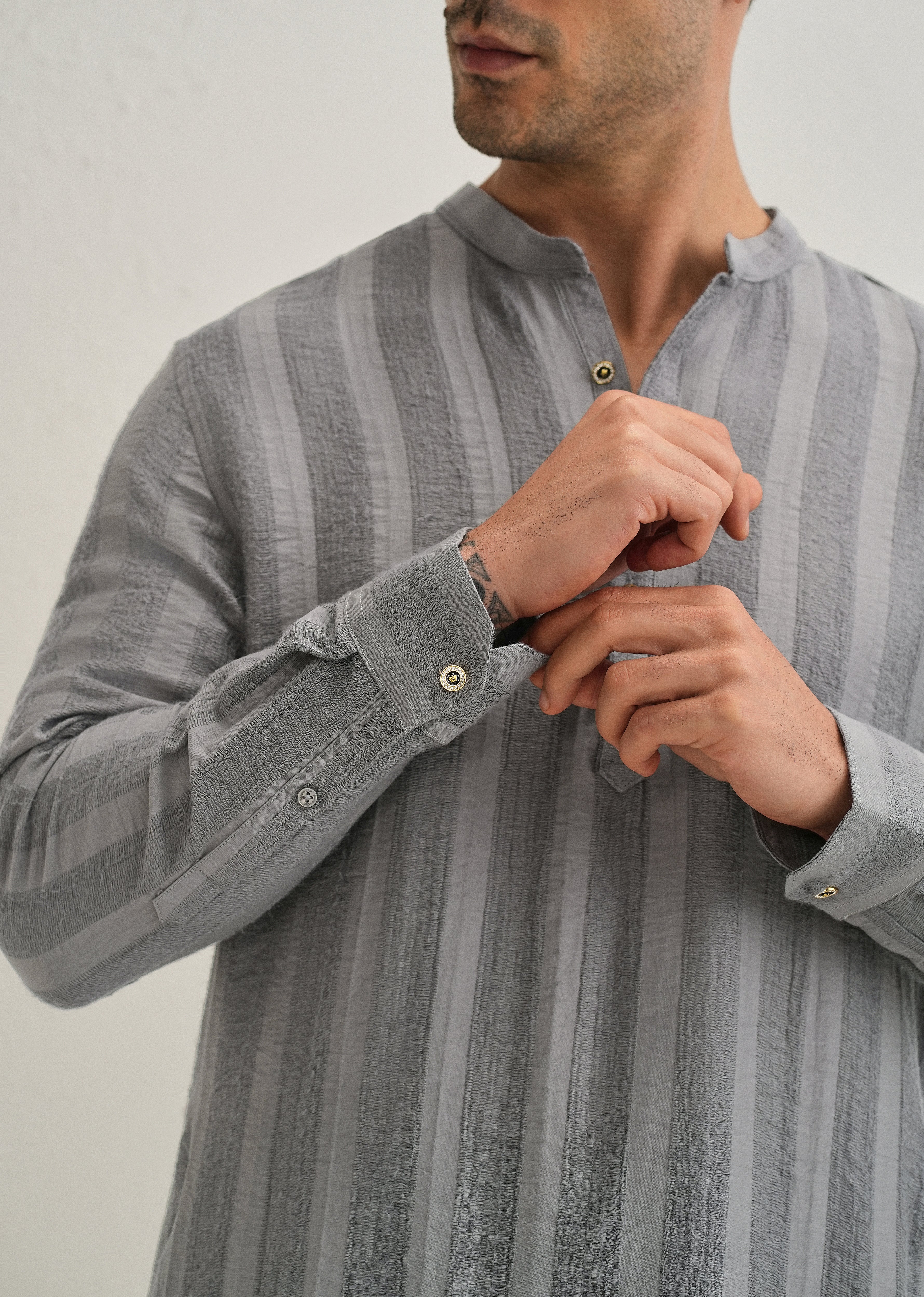 Grey Textured Vertical Stripe Kurta - Image 3