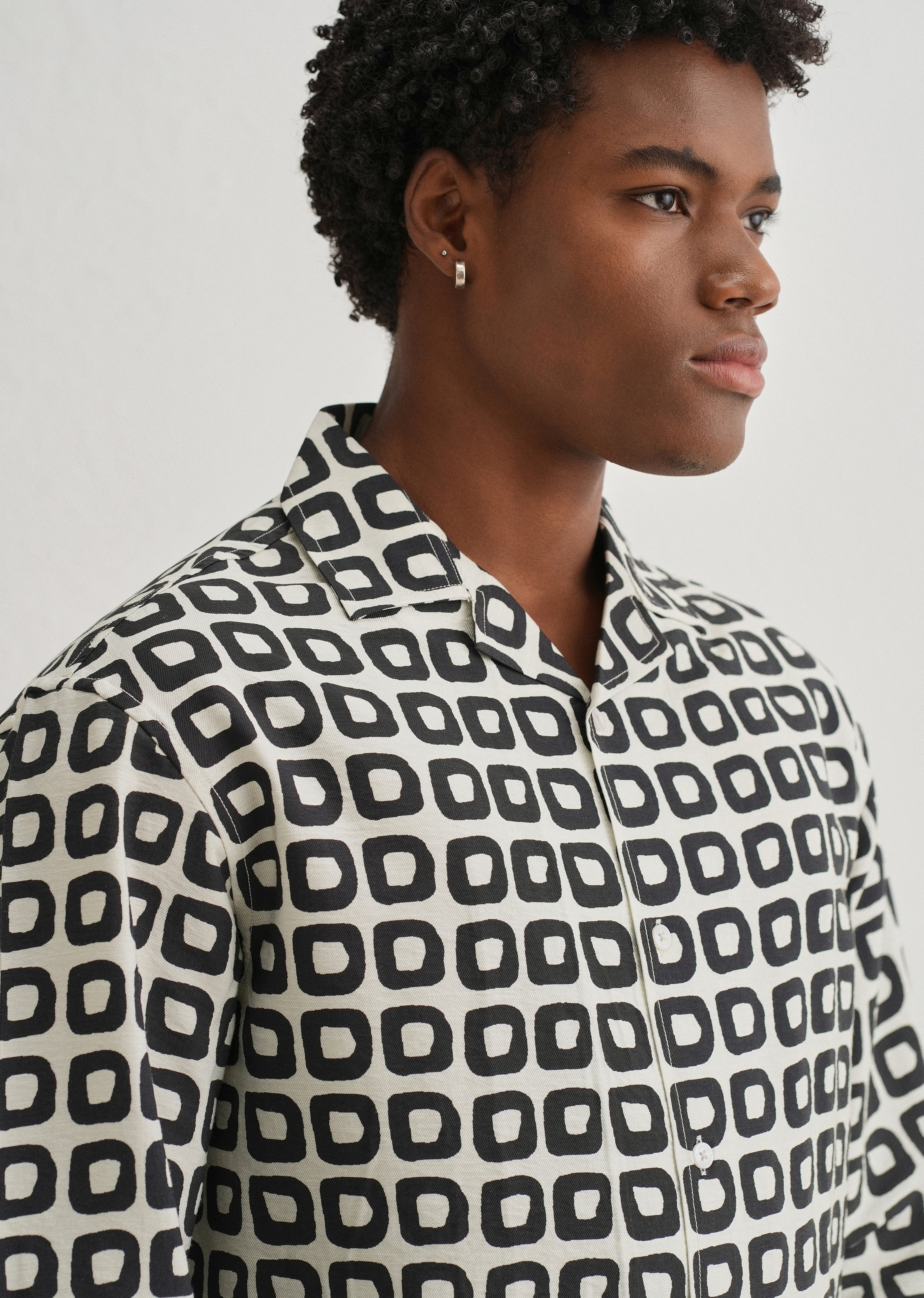 Ivory Retro Grid Printed Shirt - Image 5