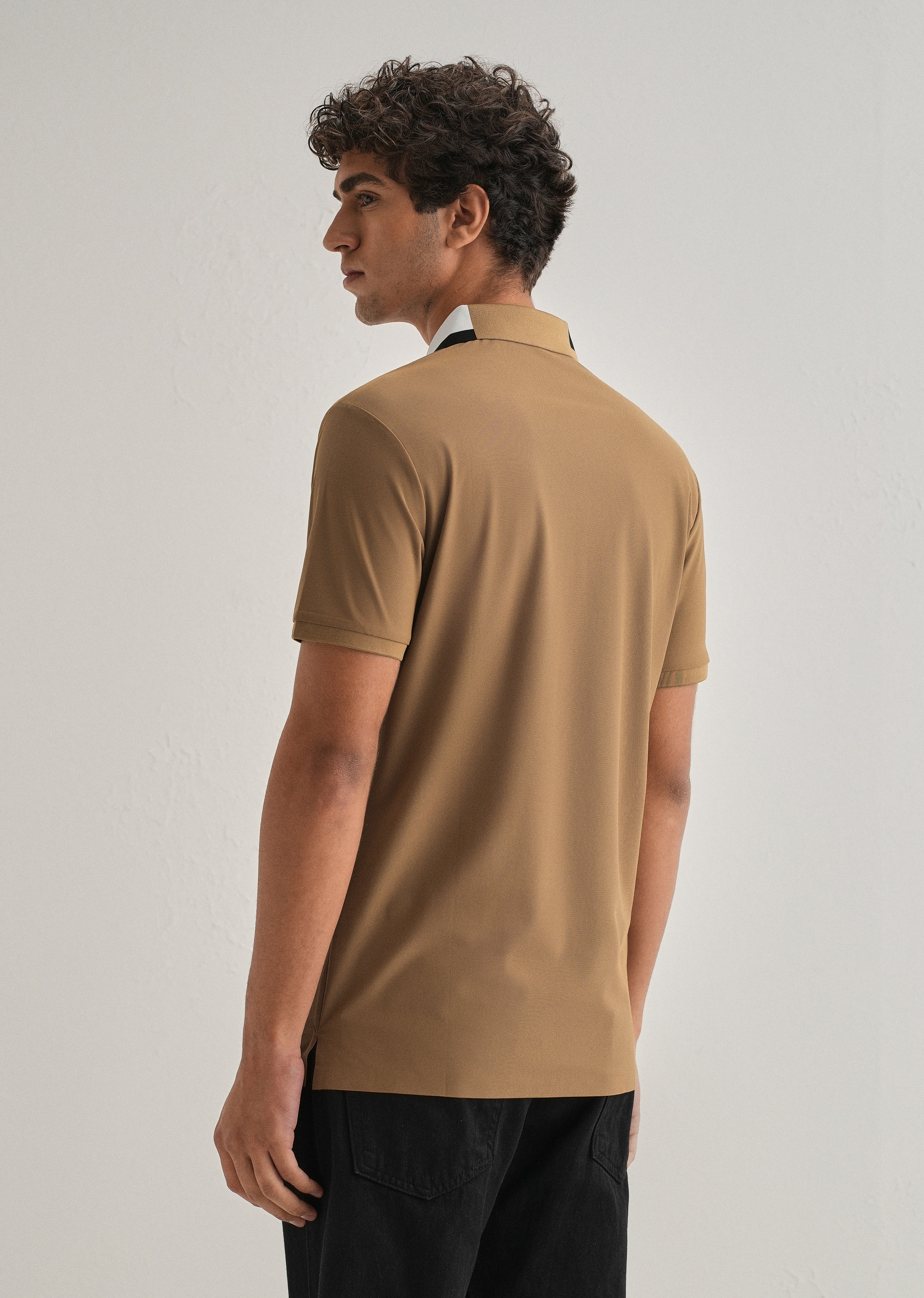 Khaki Zipper Polo Collar Seamless T-shirt - Image 2