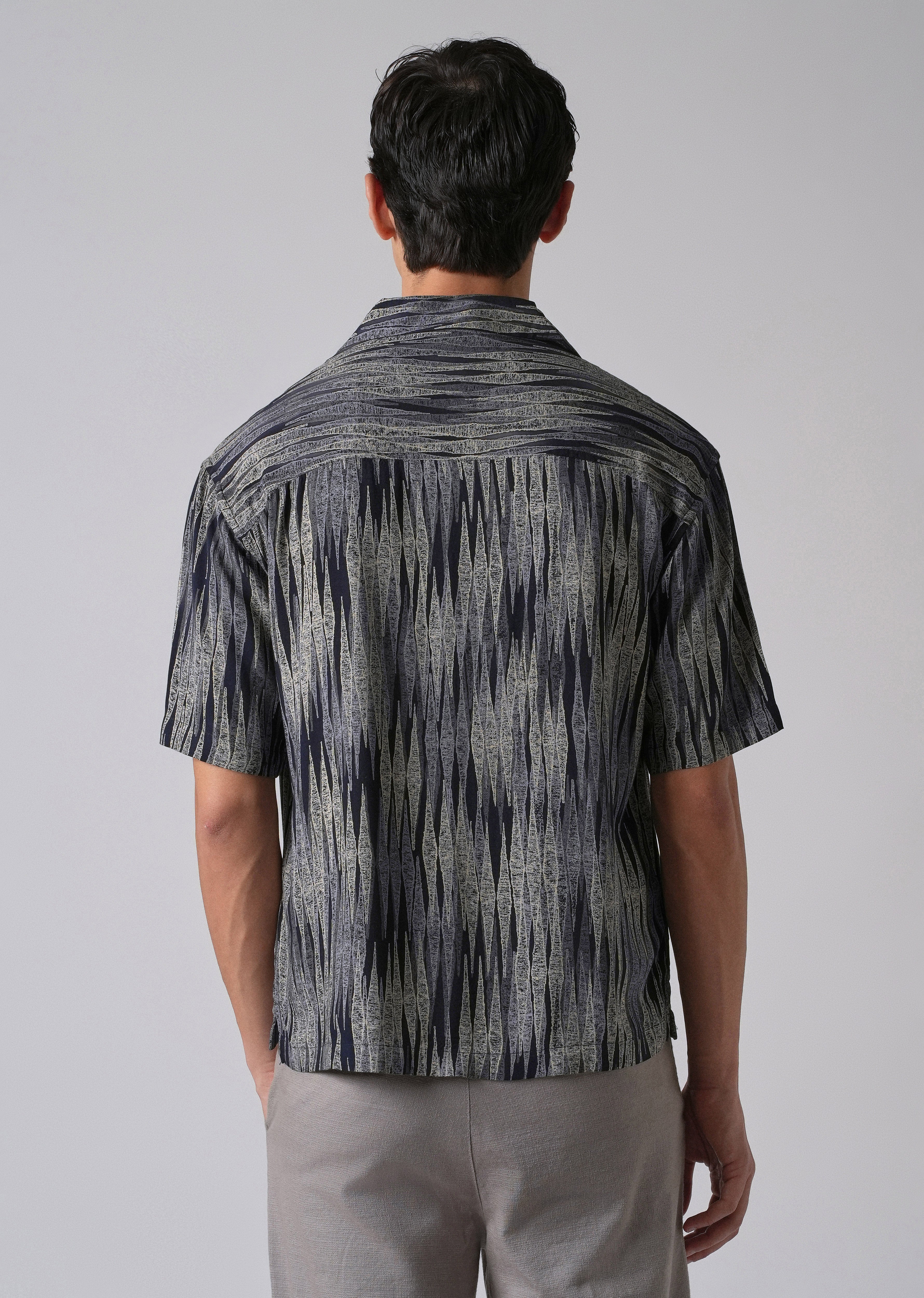 Linear Abstract Pattern Oversized Feather Shirt - Image 2