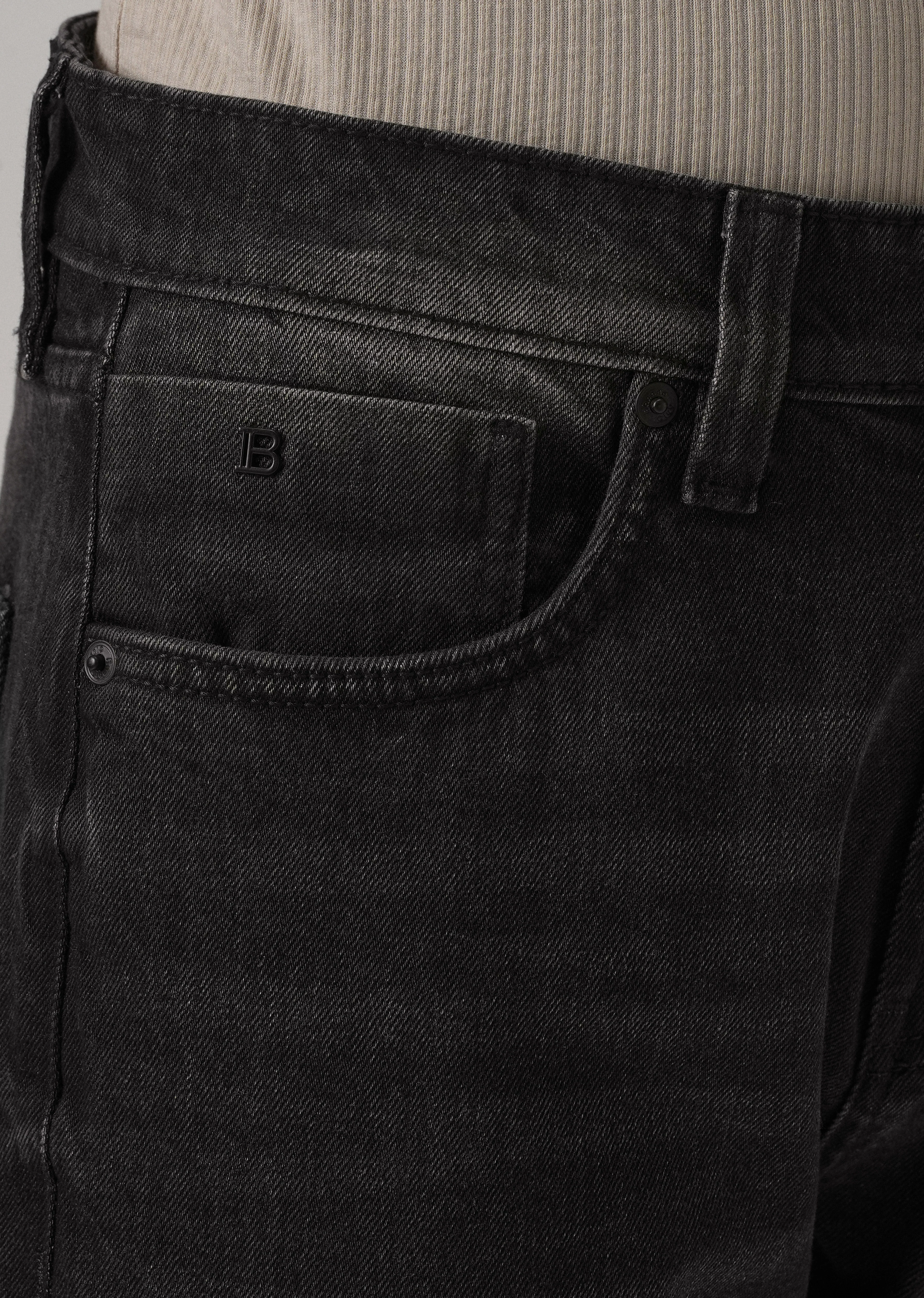 Low Fade Black Straight Fit Jeans - Image 5