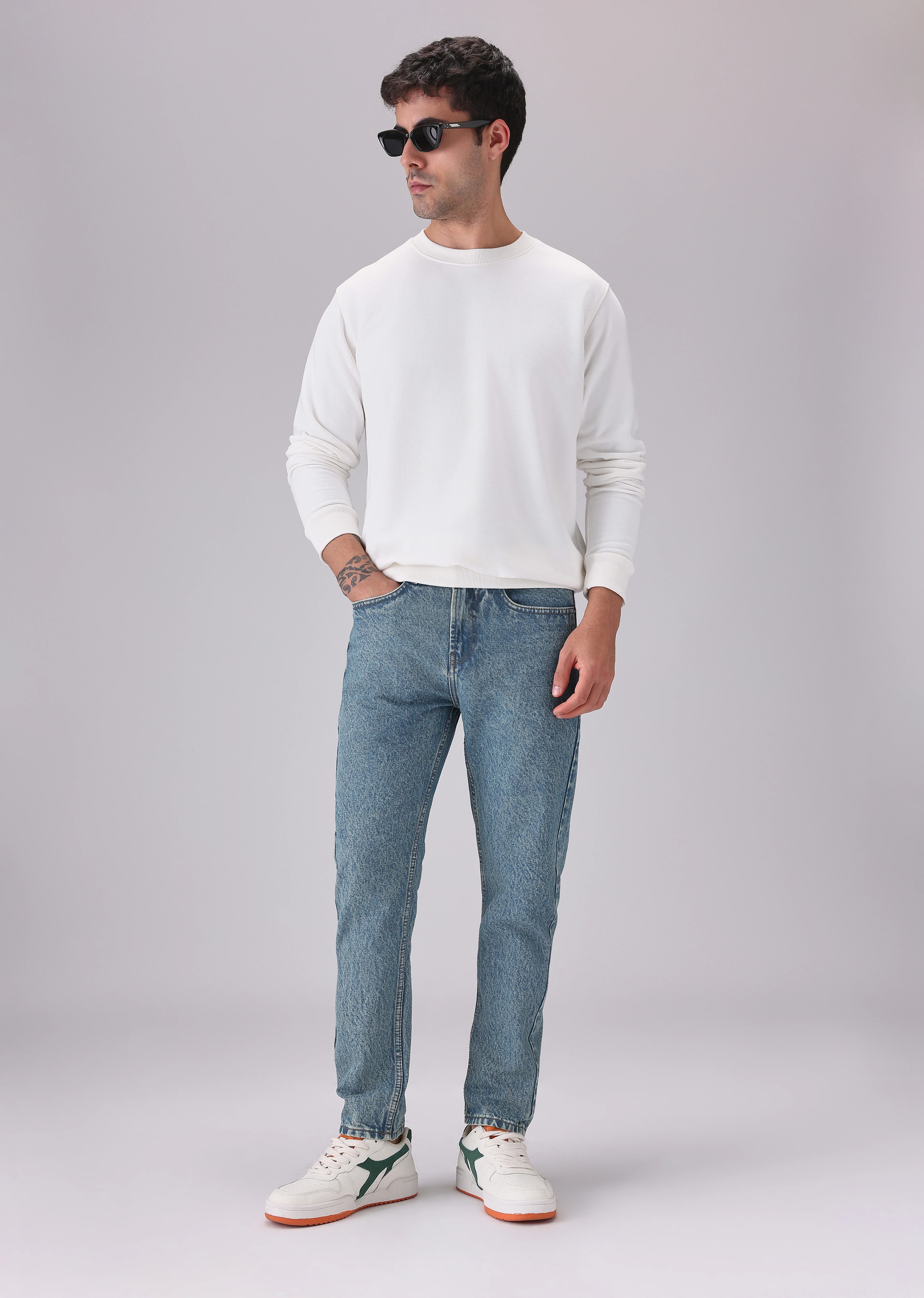 Mid Wash Carrot Fit Jeans - Image 6