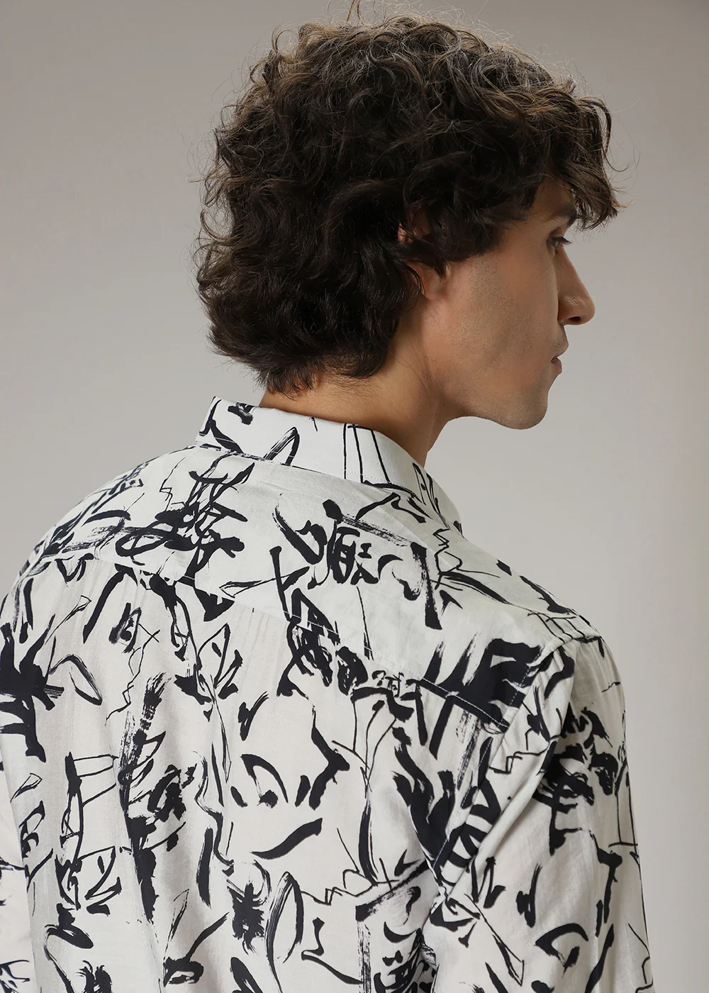 Monochromatic Abstract Print Shirt - Image 3