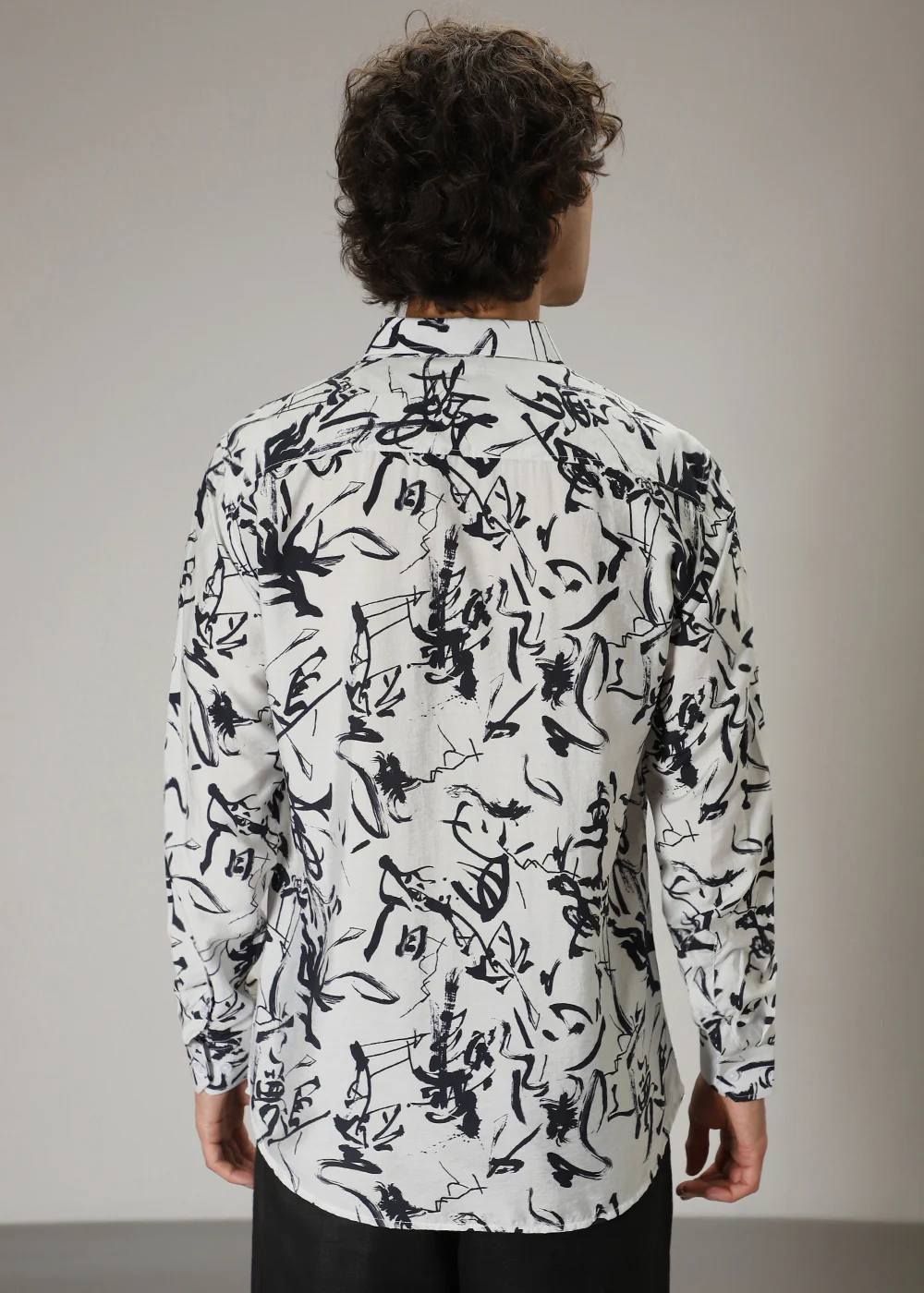 Monochromatic Abstract Print Shirt - Image 5