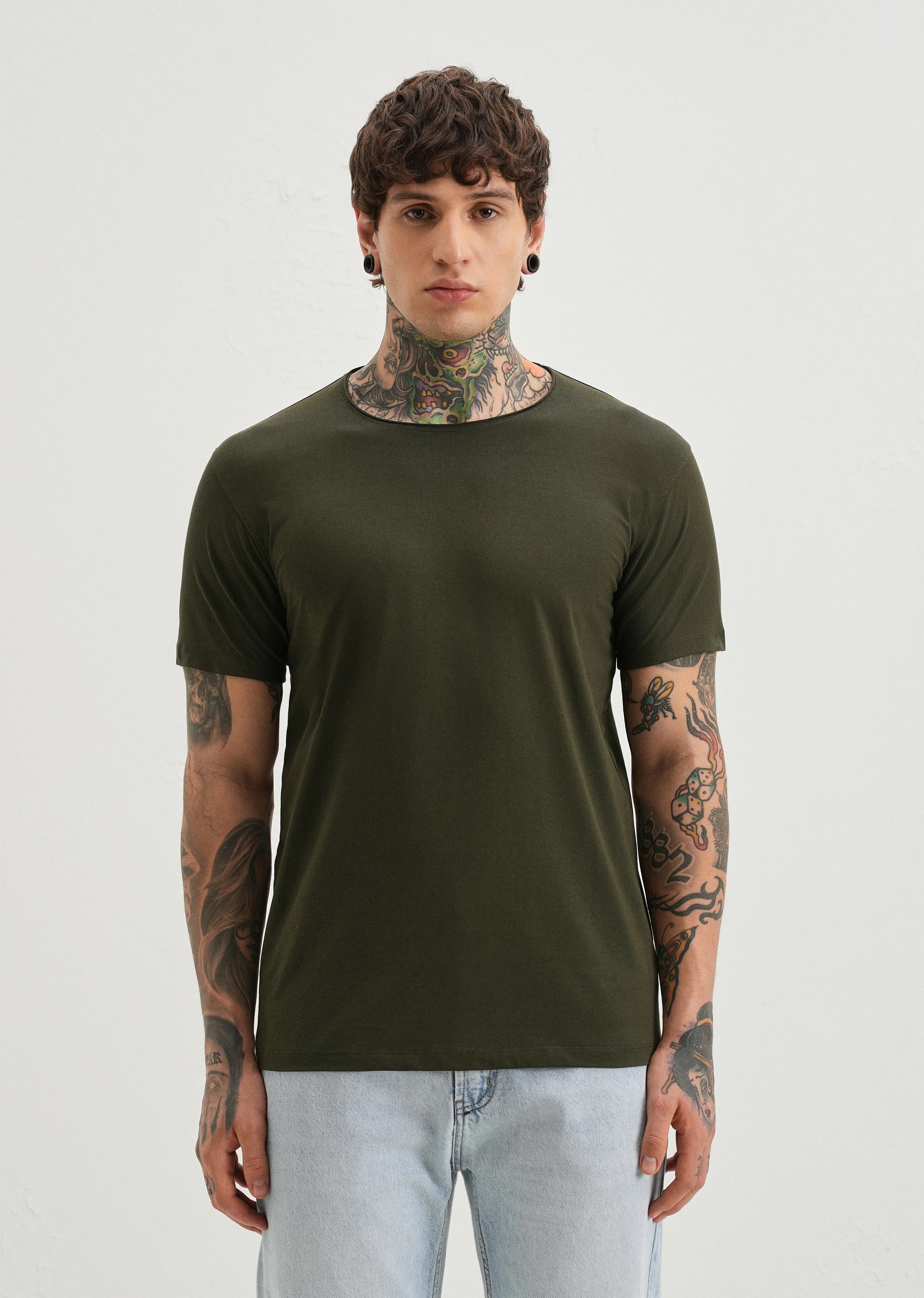 Moss Green Plain Round Neck T-shirt - Image 3