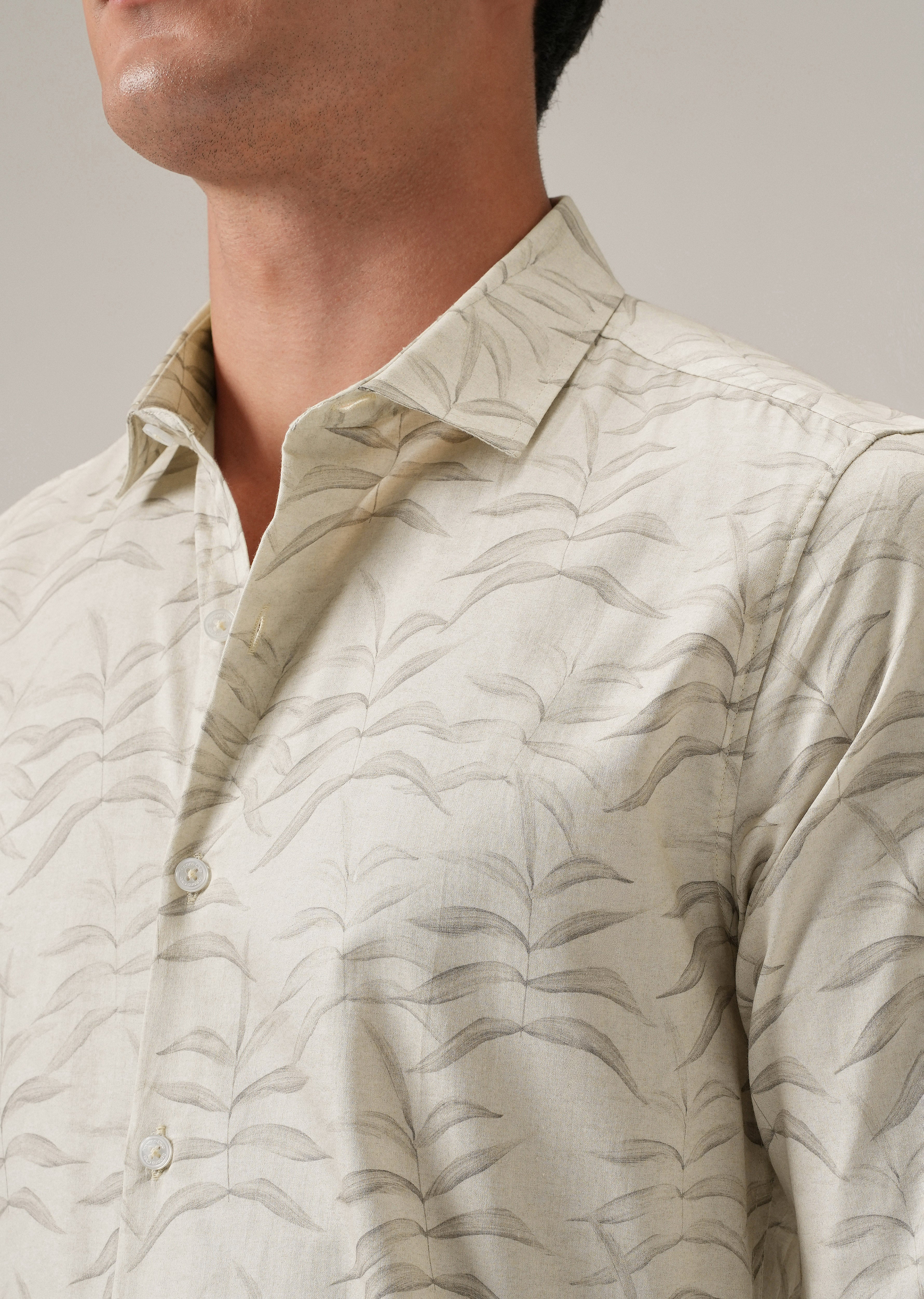 Off-White Leaf Print Shirt - Image 5