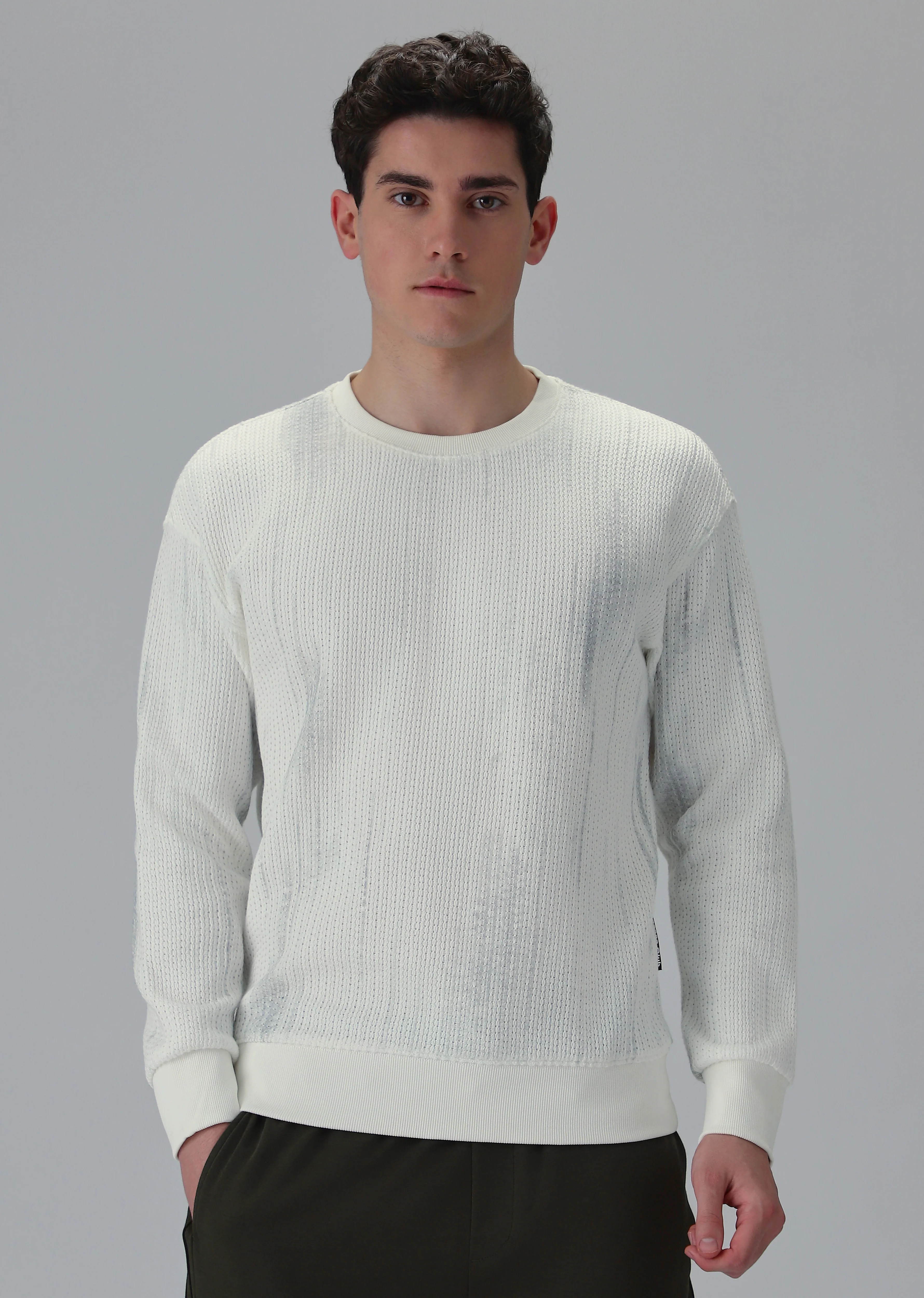 Textured Knit White Sweatshirt - Image 3