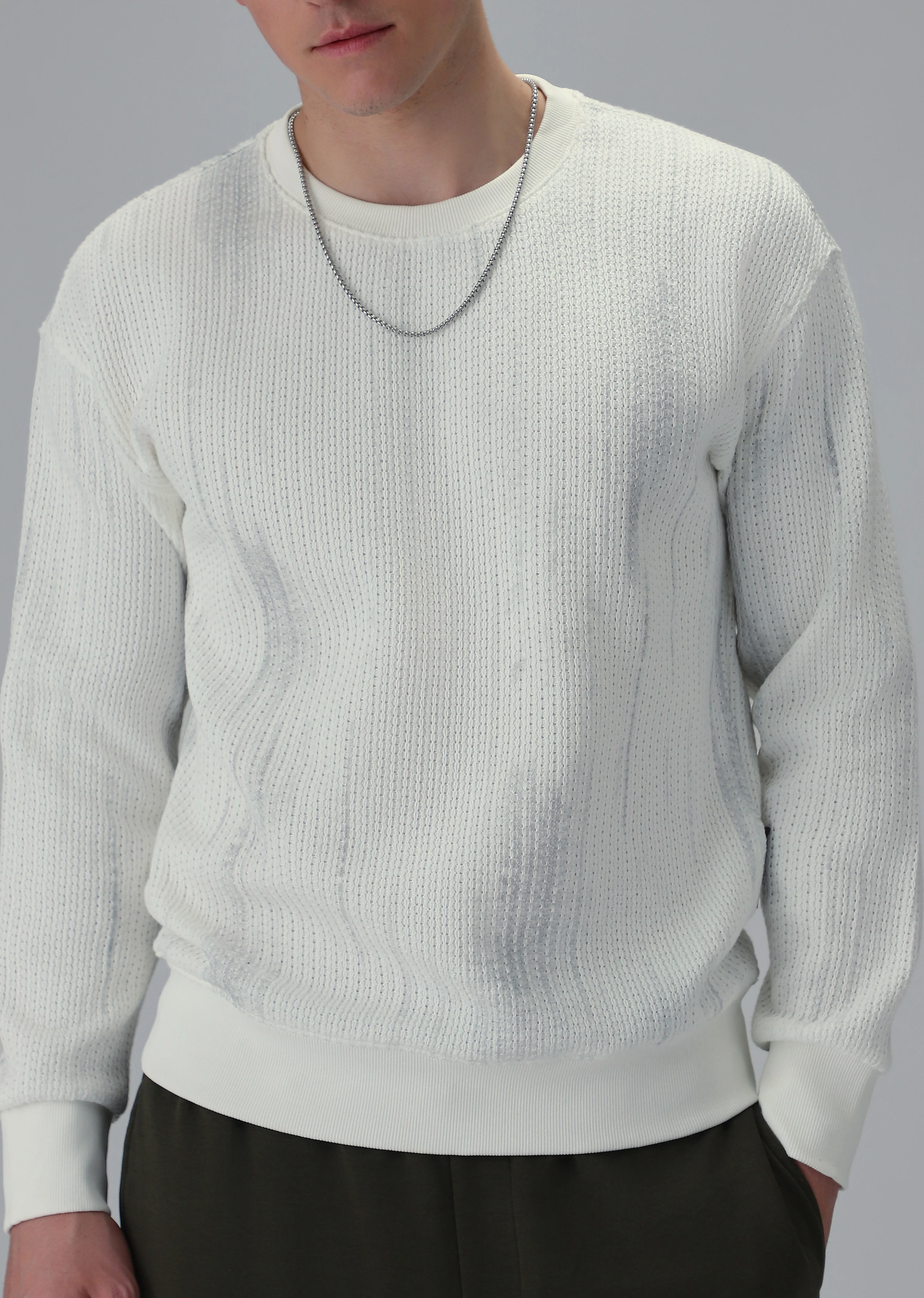 Textured Knit White Sweatshirt - Image 7