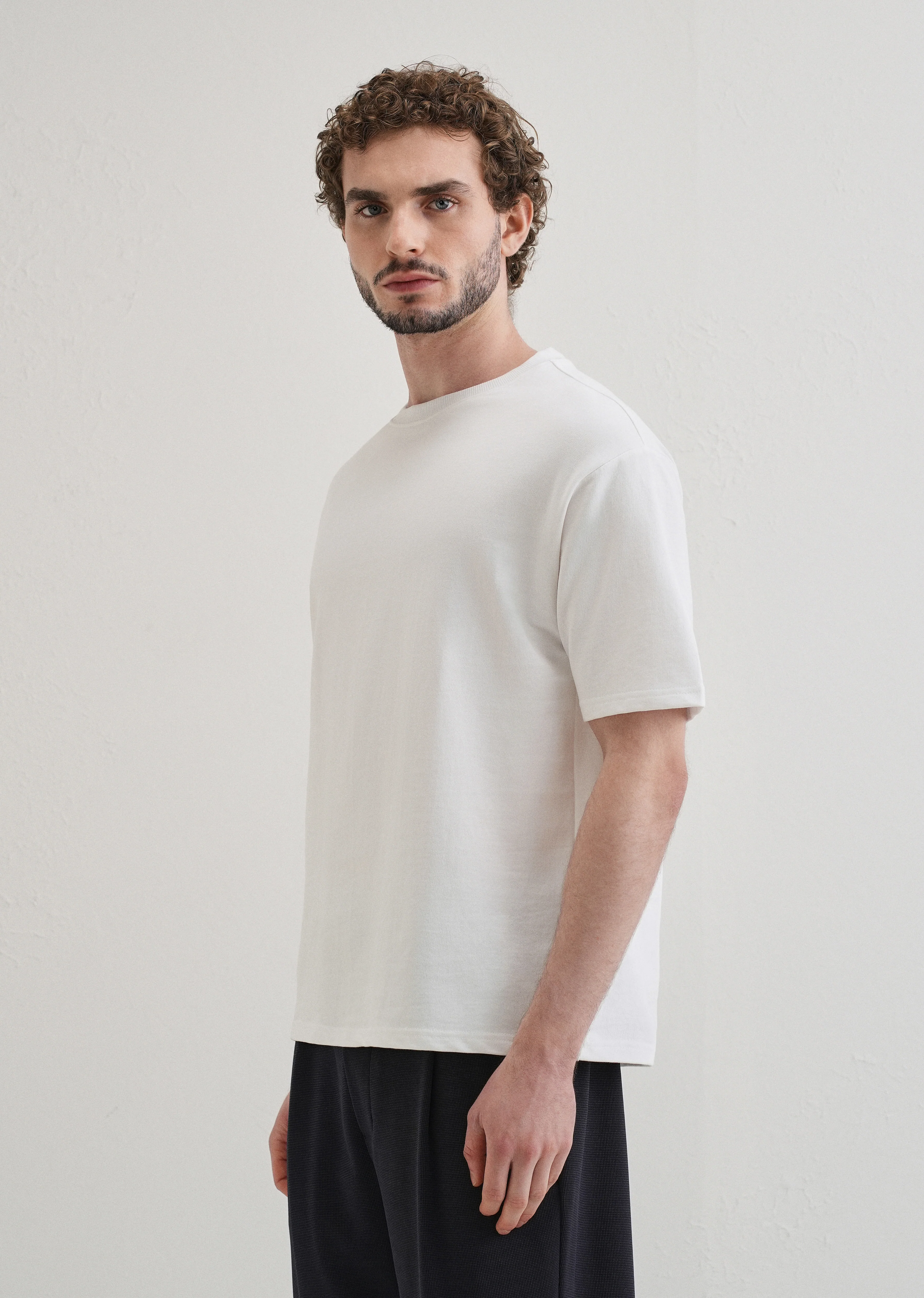 White Basic Relaxed Fit T-shirt - Image 4