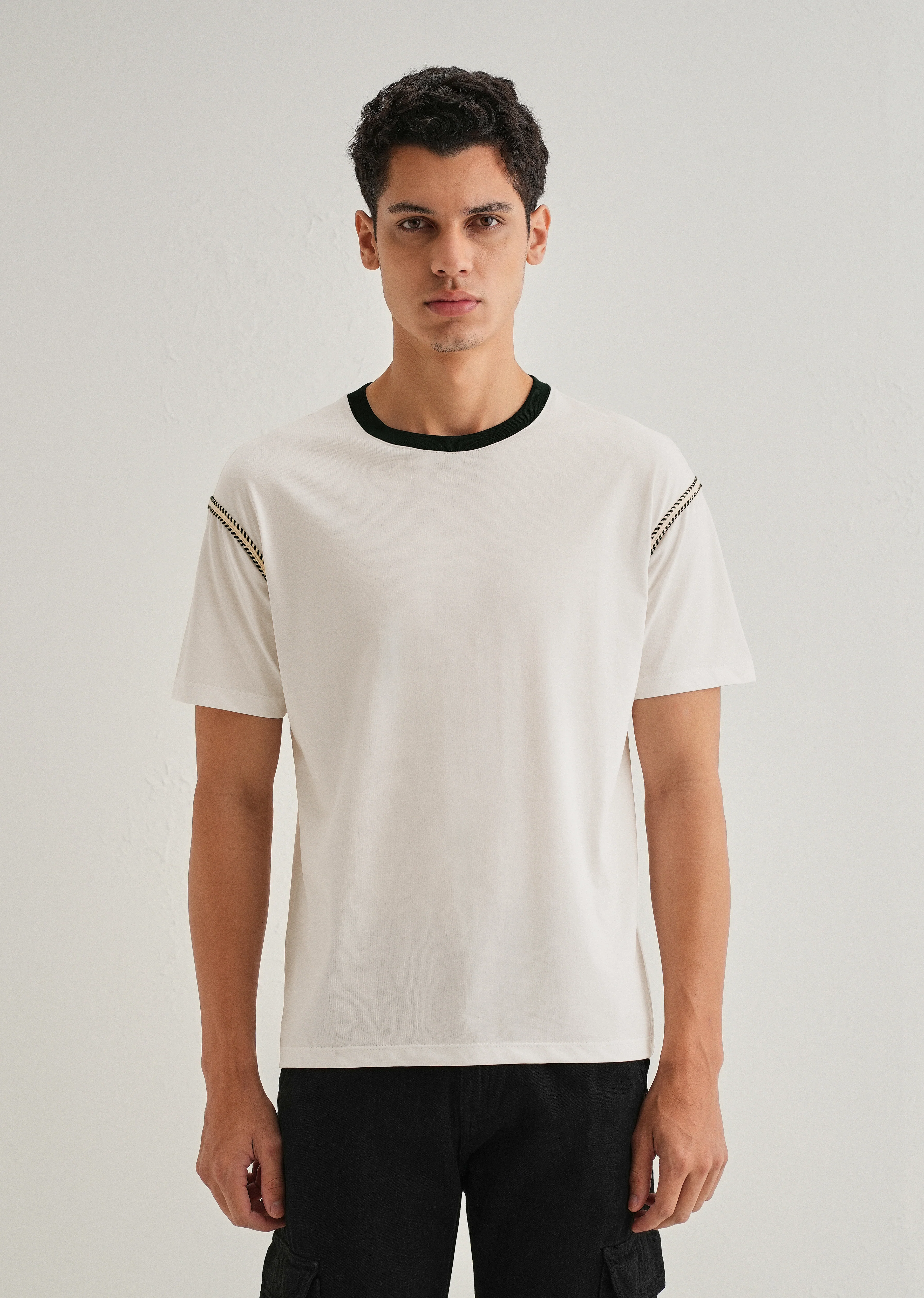 White Lace Applique T-shirt - Image 3