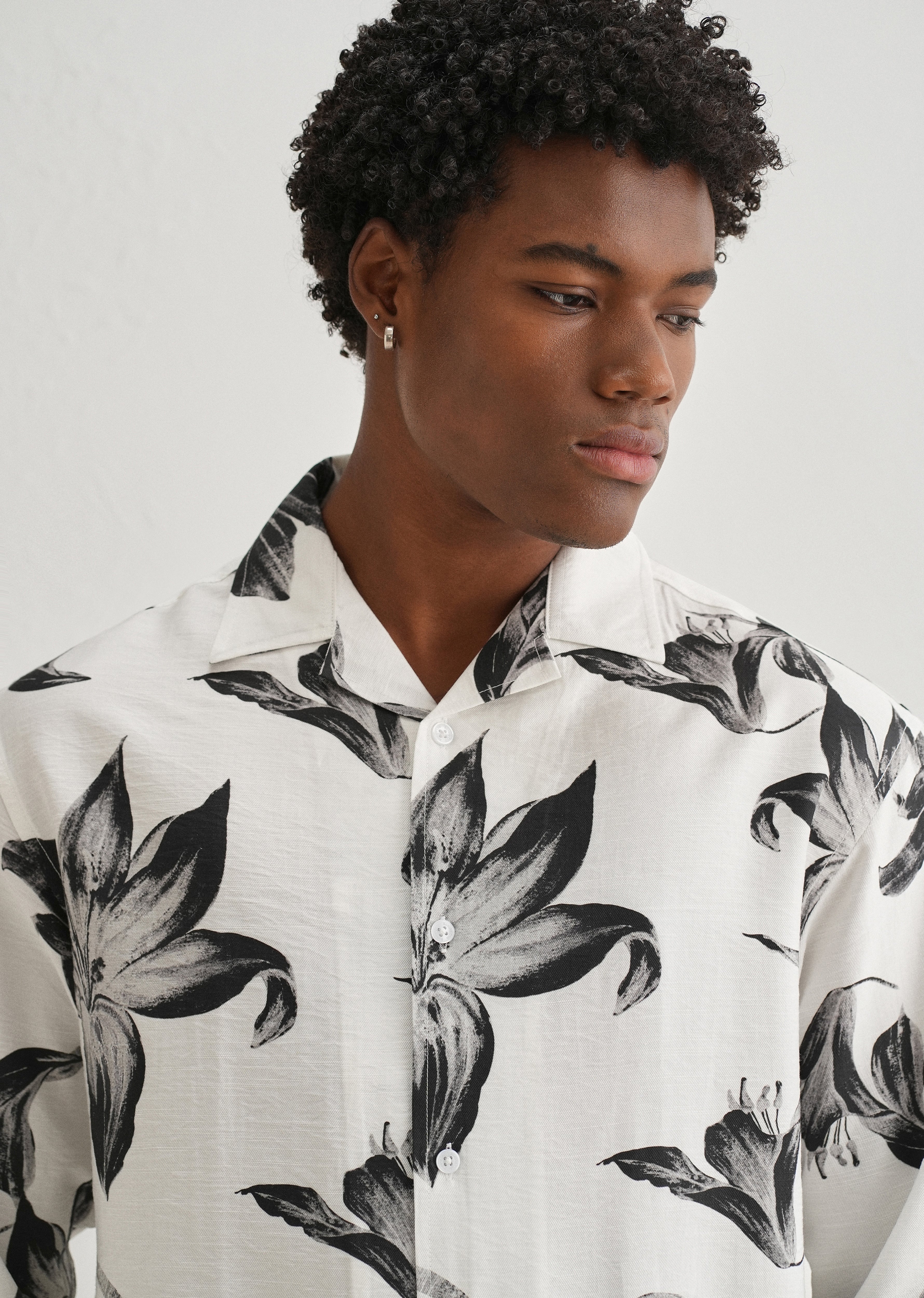 White Monochrome Lily Floral Printed Shirt - Image 5