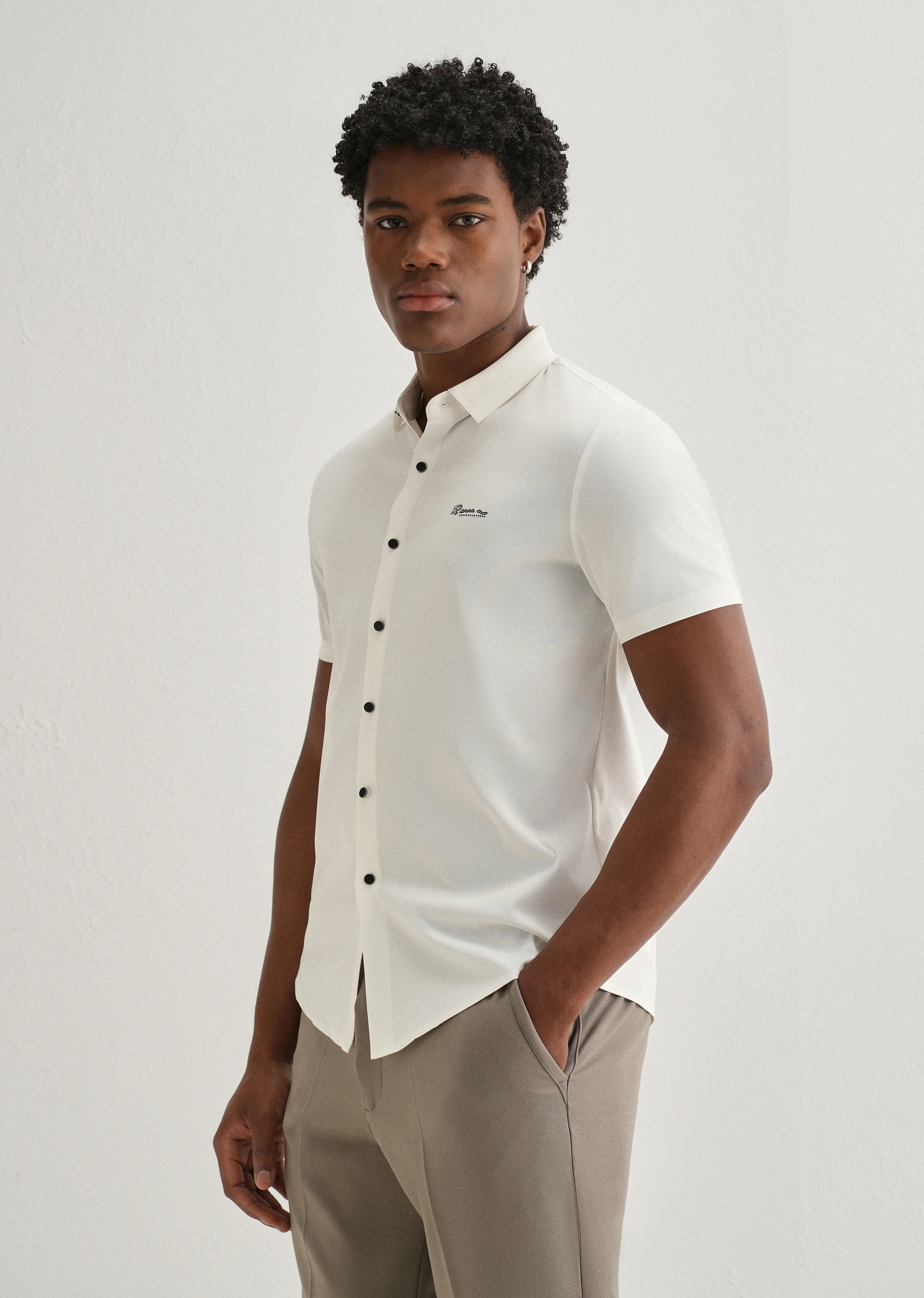 White Stitchless Half Sleeve Shirt - Image 4